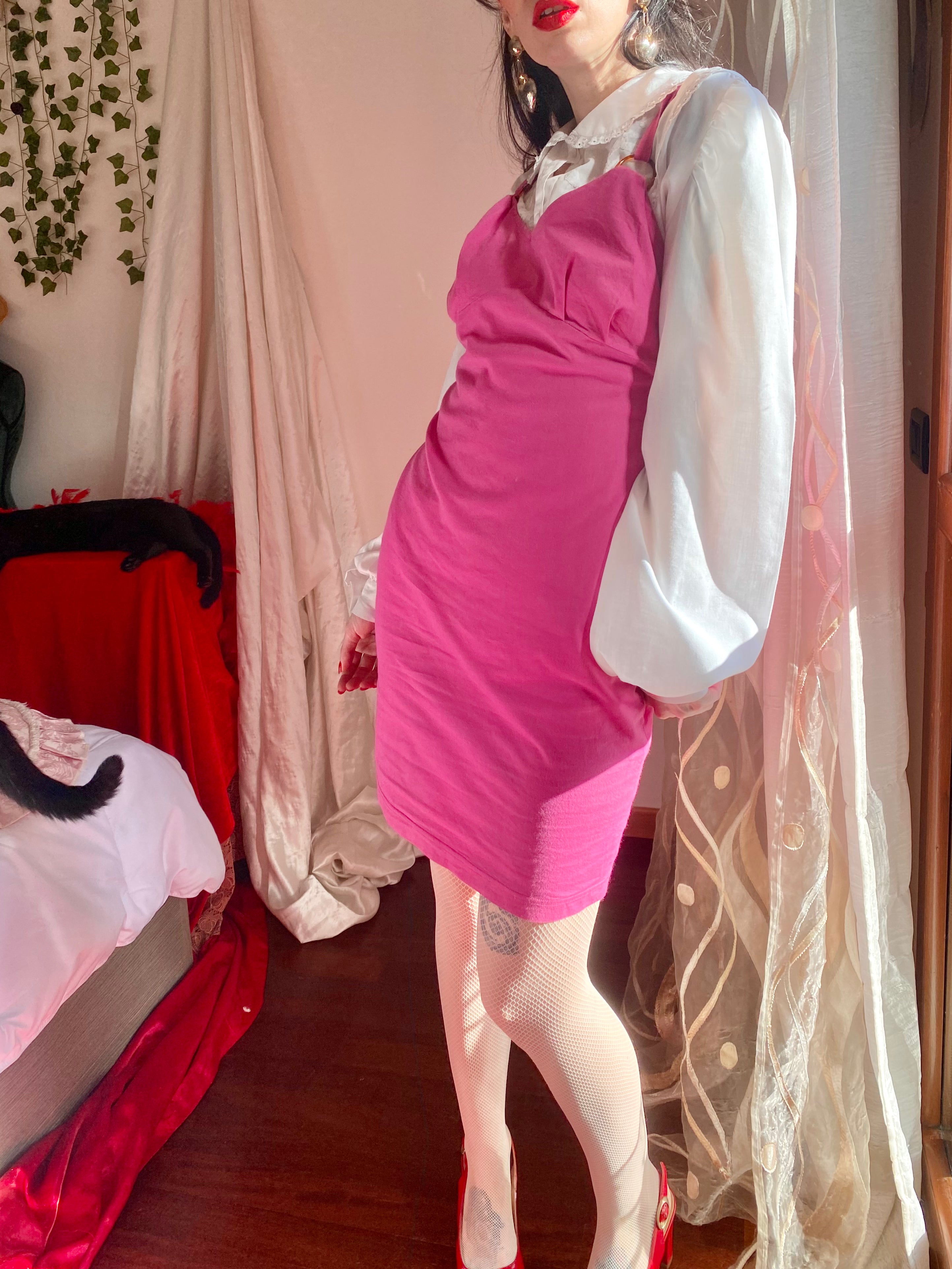 Vestitino rosa con spalline invertite