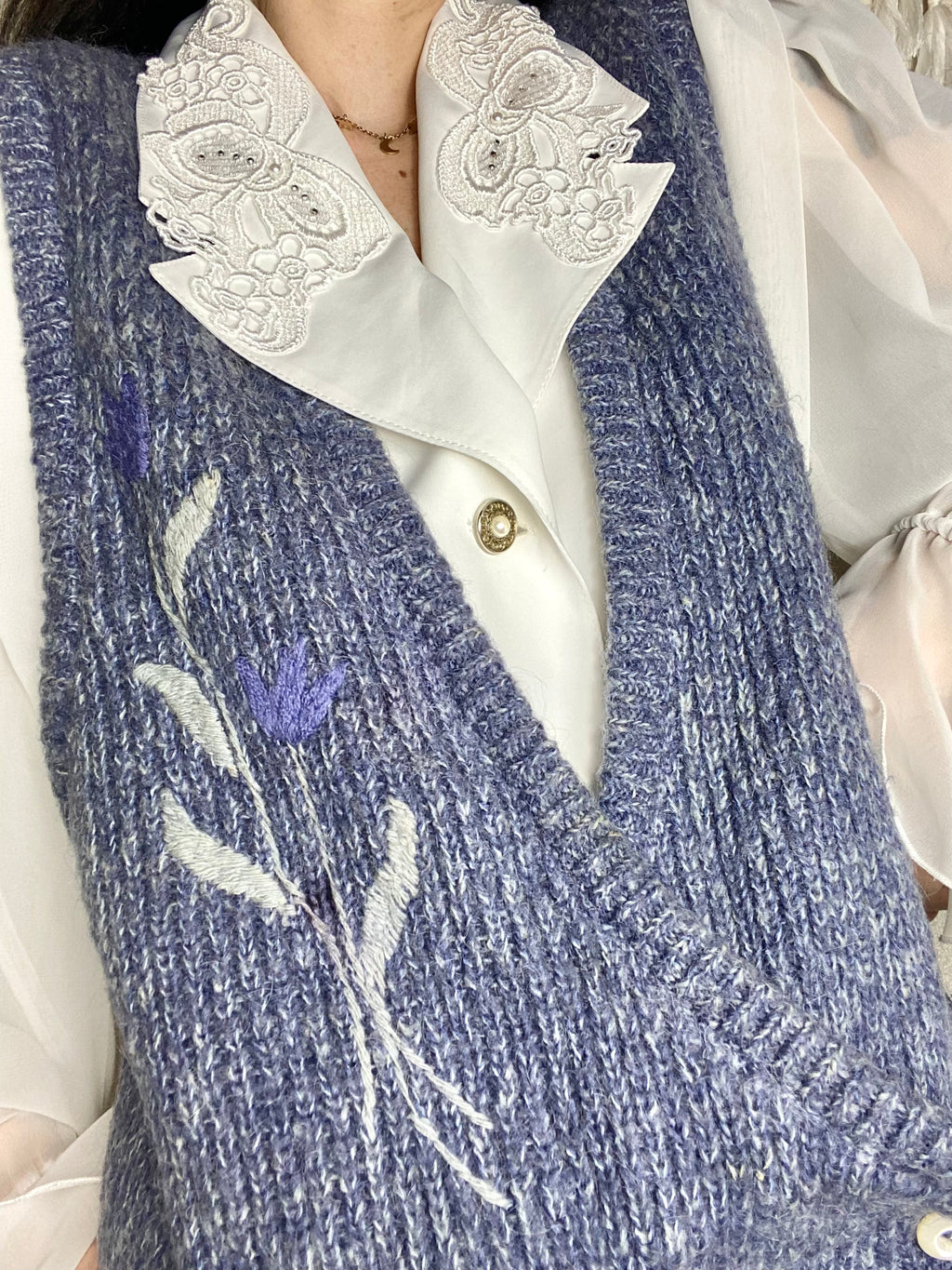 Gilet lilla con trama fiori