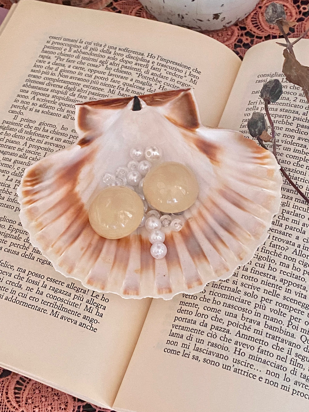 Orecchini in perla a bottone