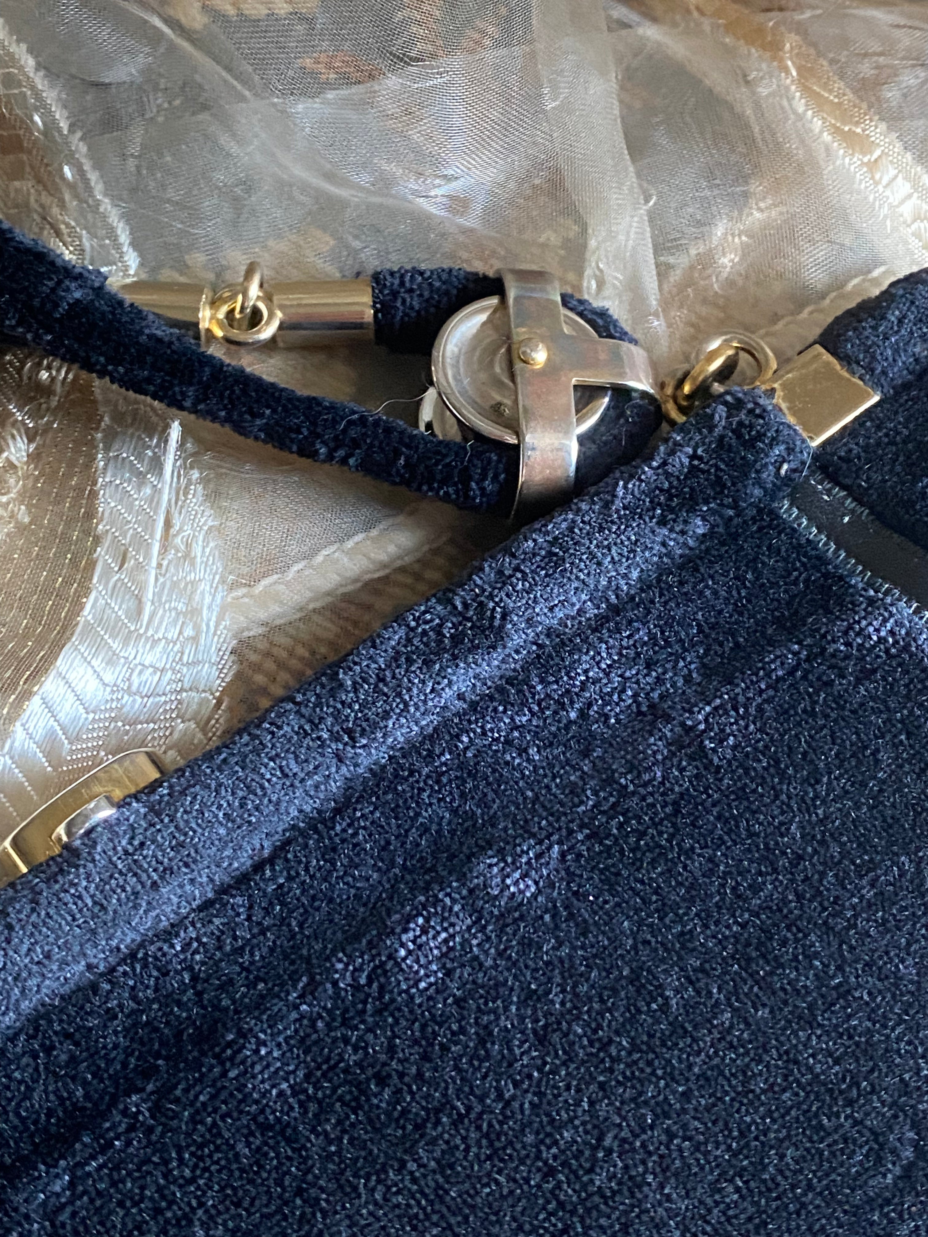 Borsetta in velluto asimmetrica