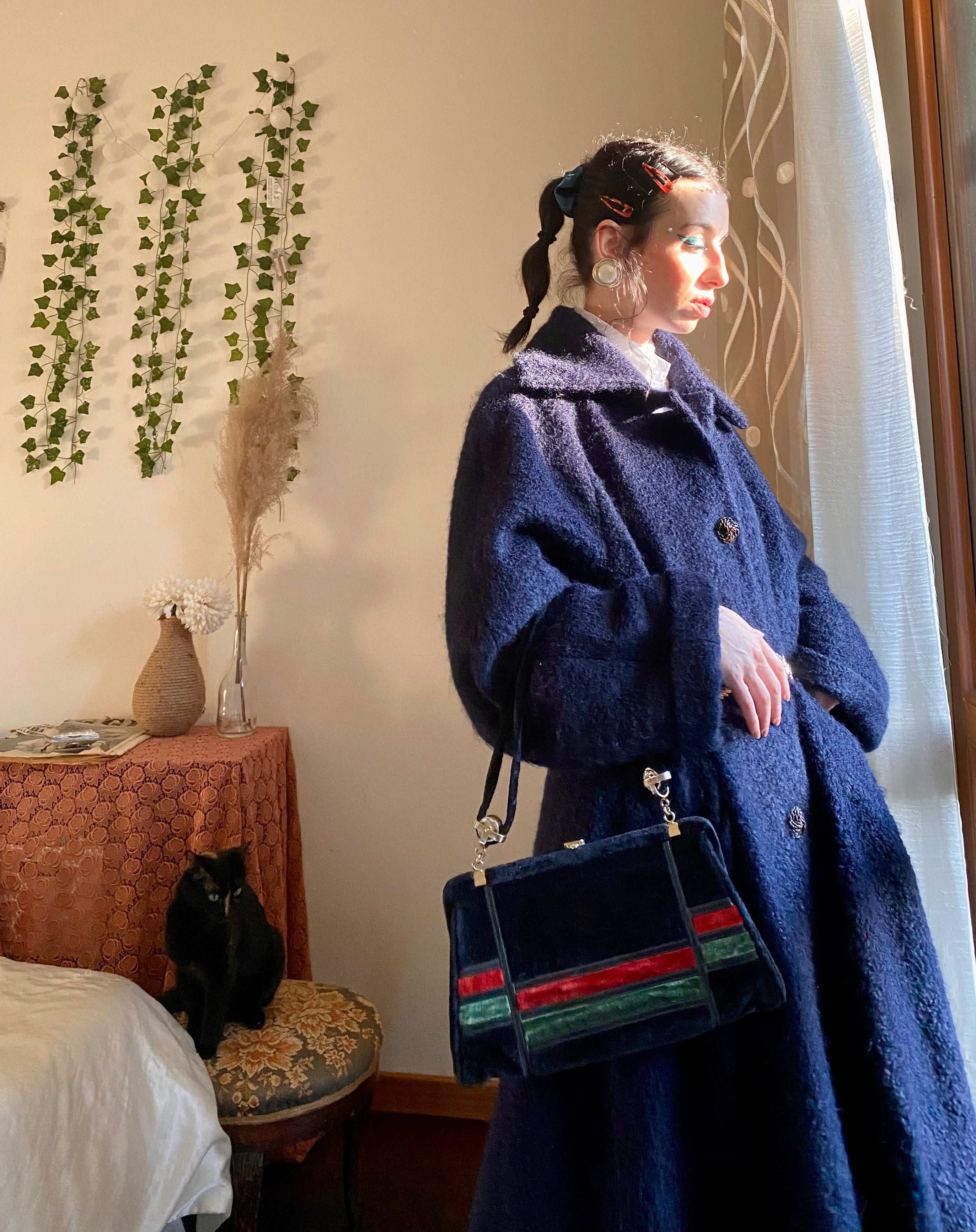 Borsetta in velluto asimmetrica