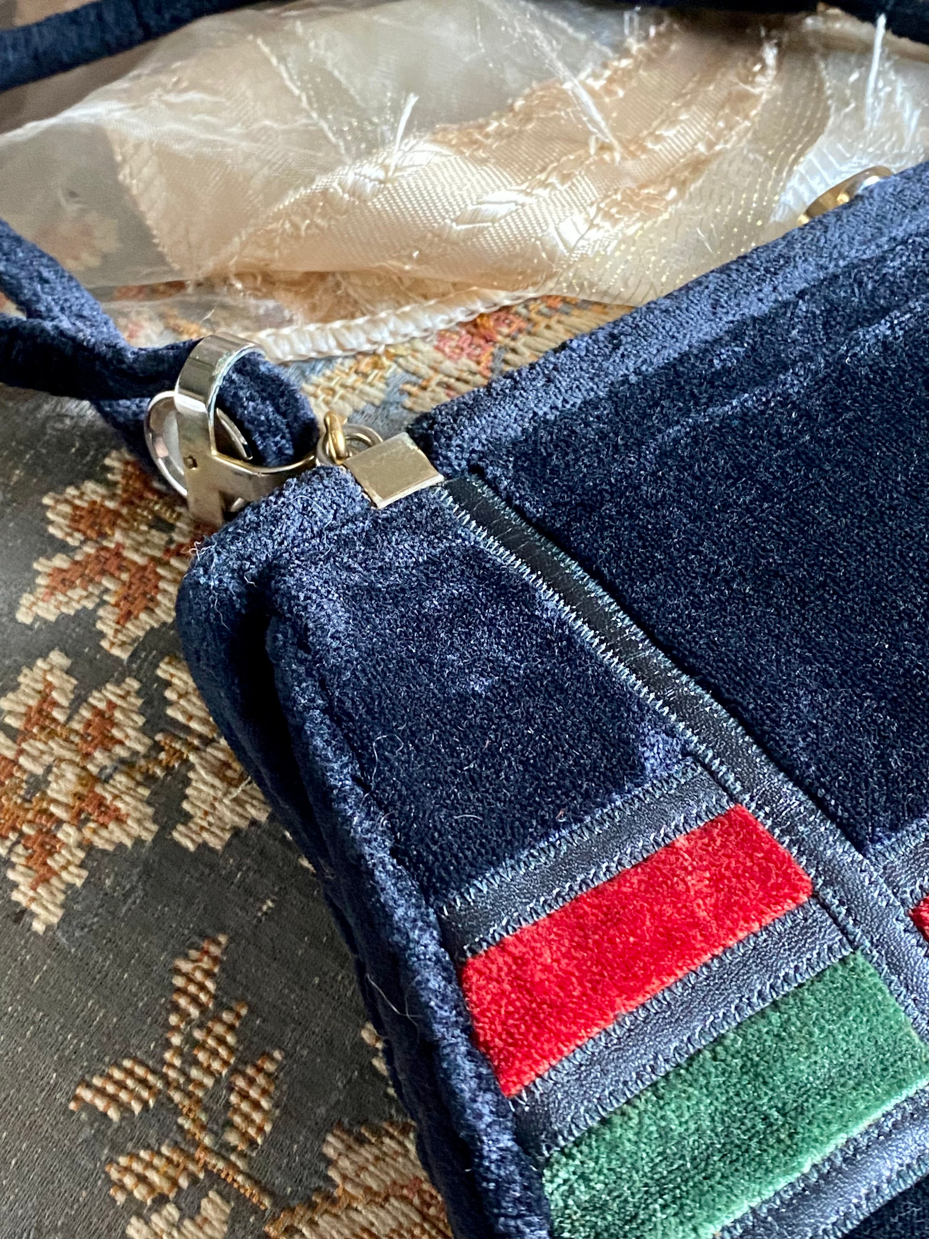 Borsetta in velluto asimmetrica