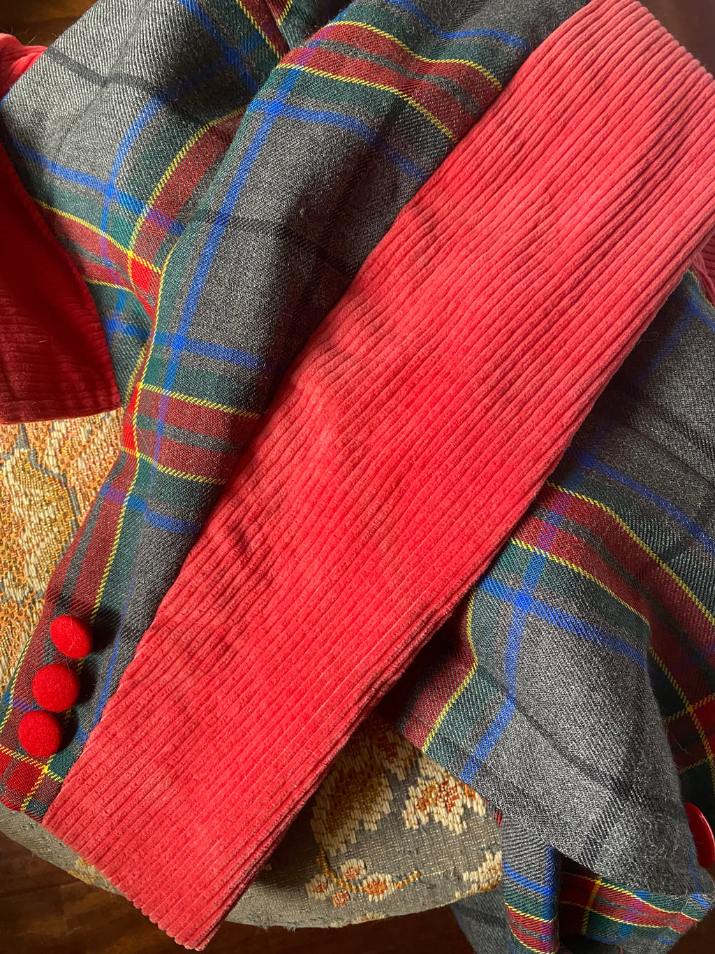 Blazer tartan monopetto con colletto e dettagli in velluto a coste