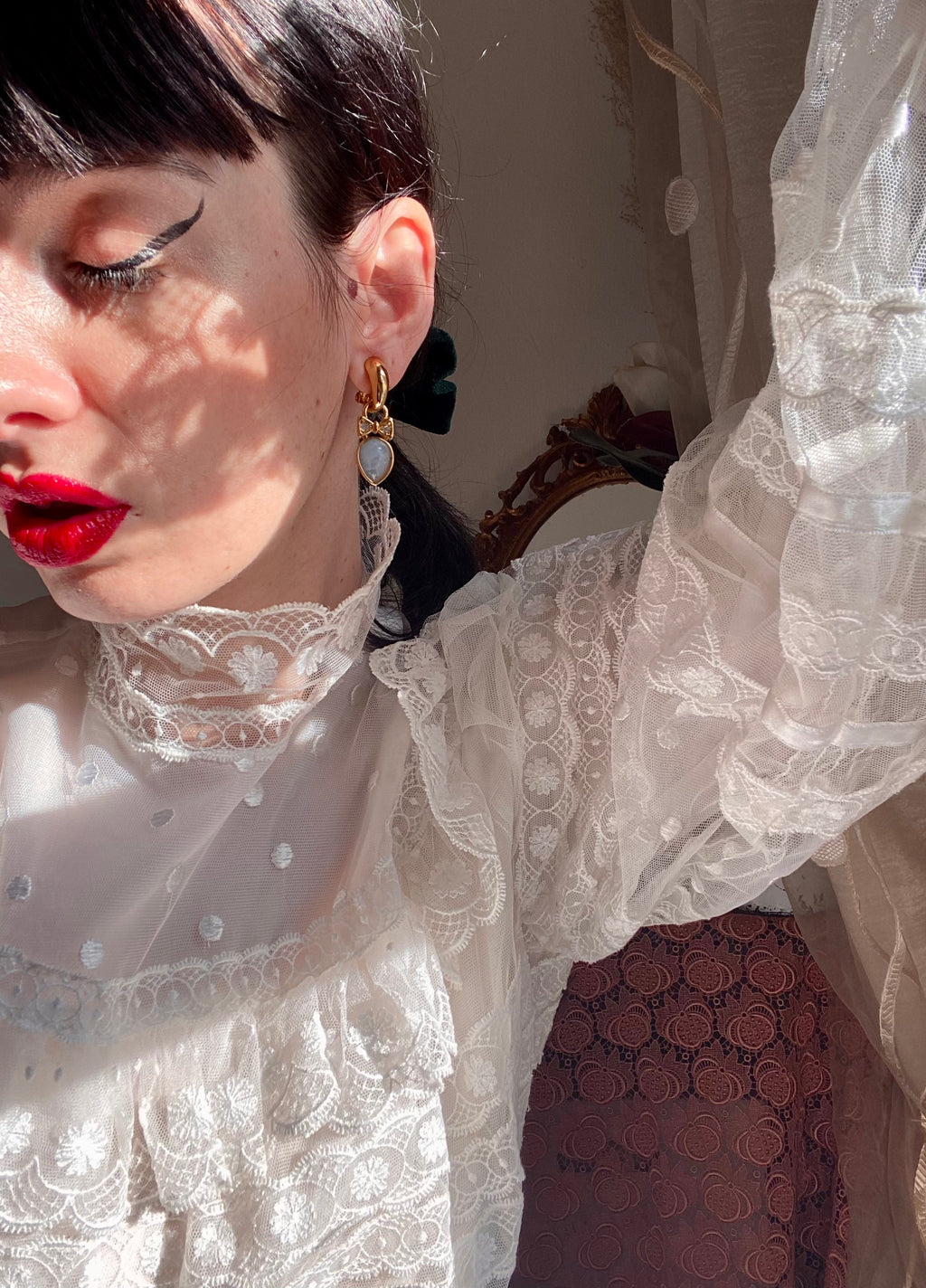 Orecchini con fiocco e pendenti in Opalite
