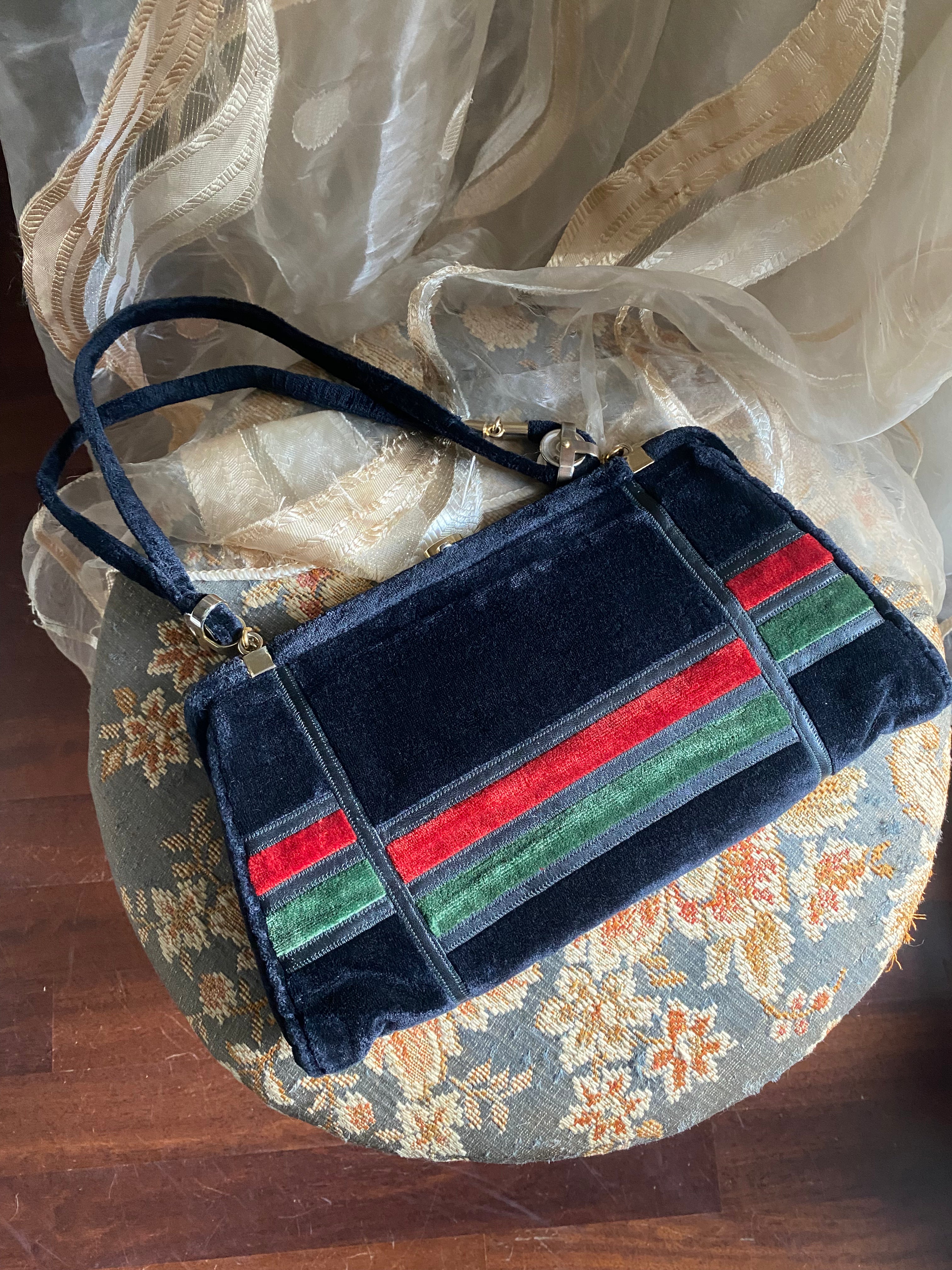 Borsetta in velluto asimmetrica