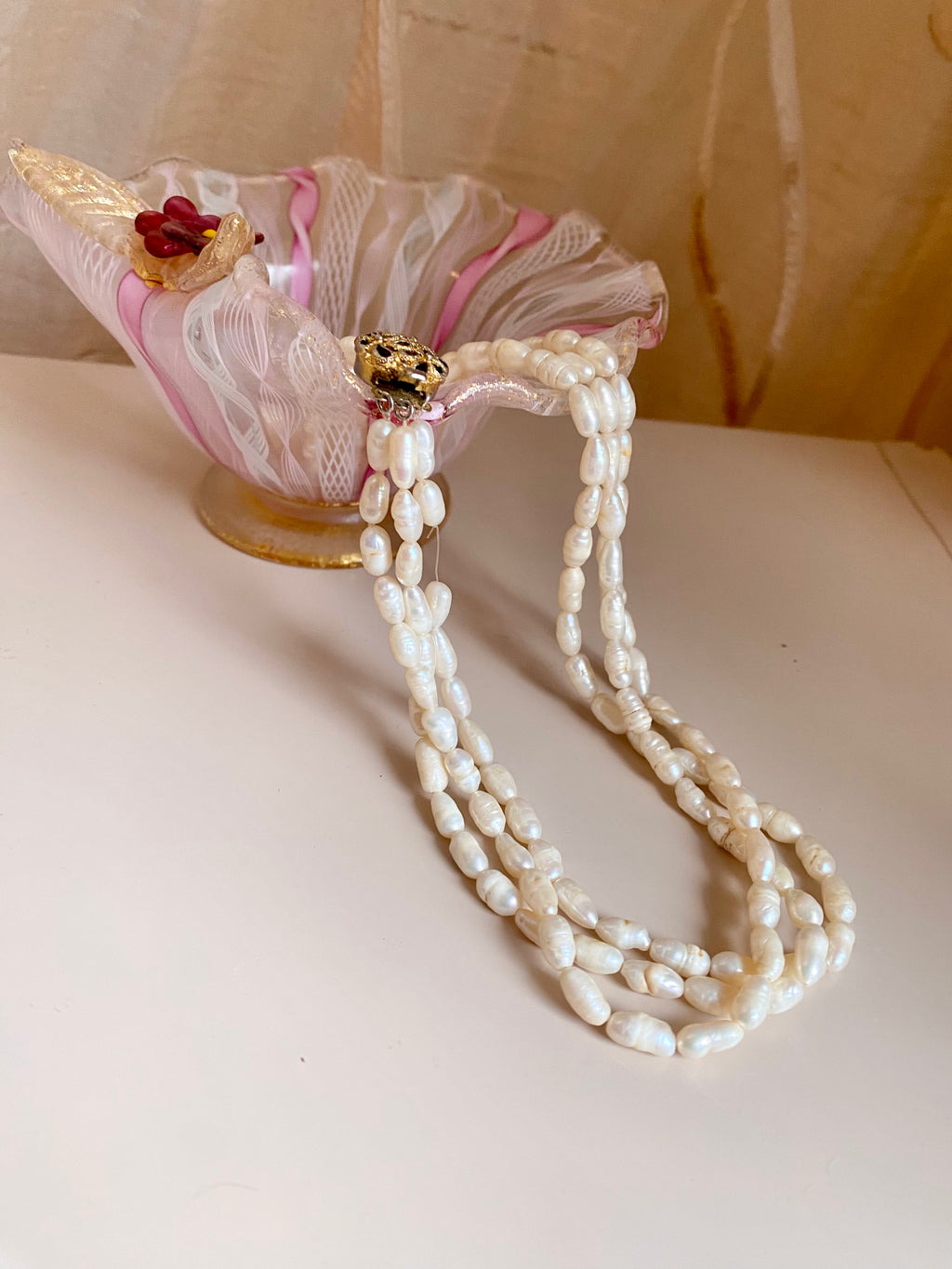 Collana in perle tre fili con chiusura in oro