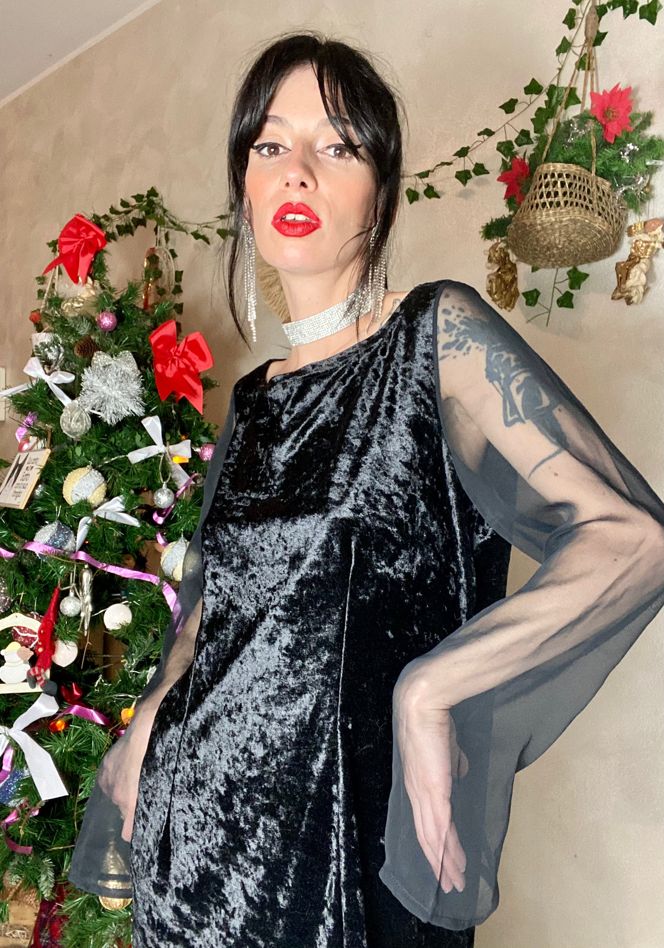 Robe fourreau en velours avec manches en voile