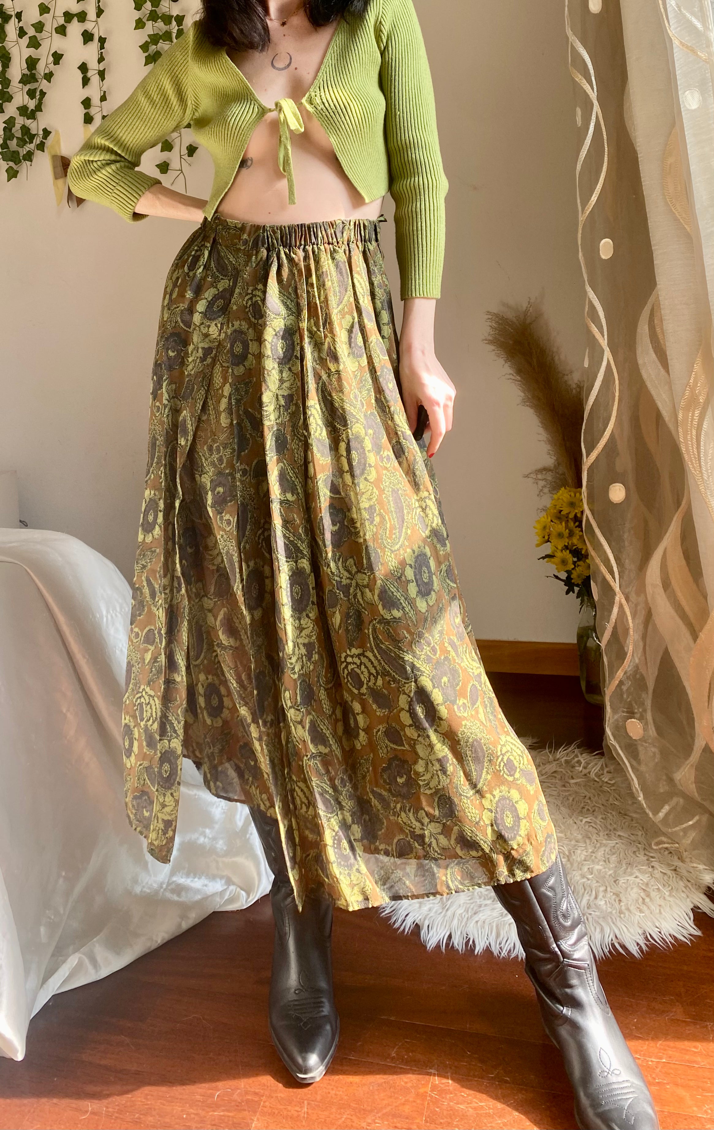 Gonna midi verde floreale con sfondi a piega