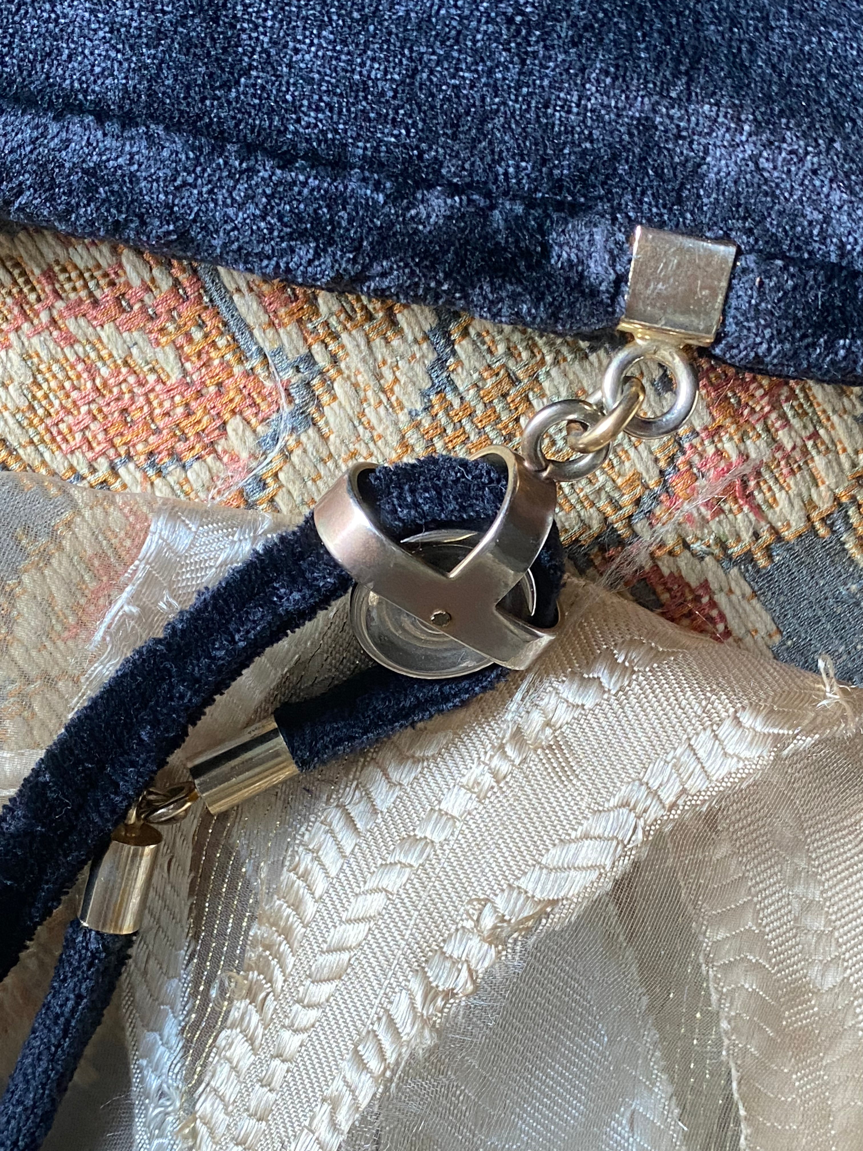 Borsetta in velluto asimmetrica