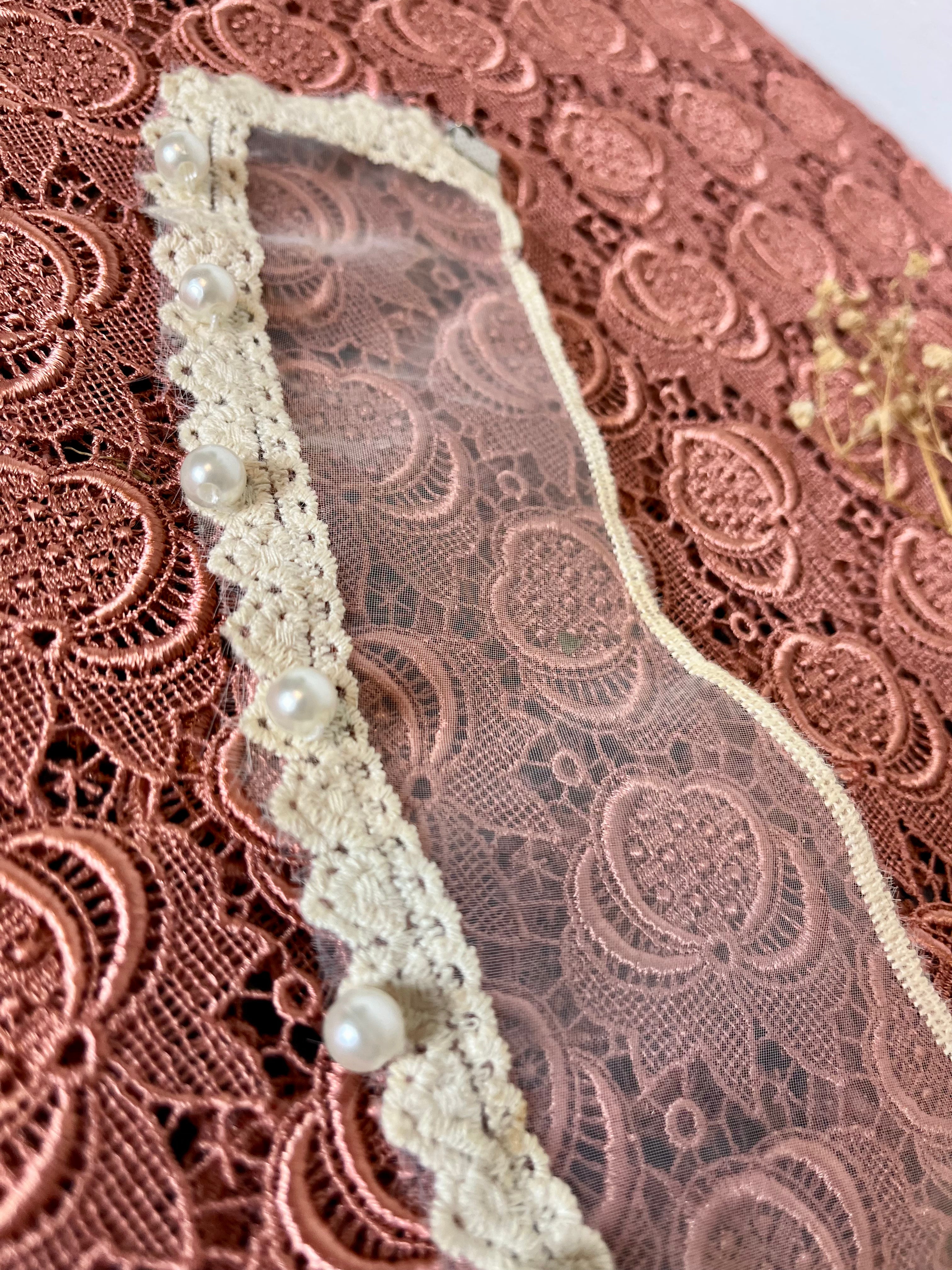 Colletto Wing in organza, perline e pizzo Macramè