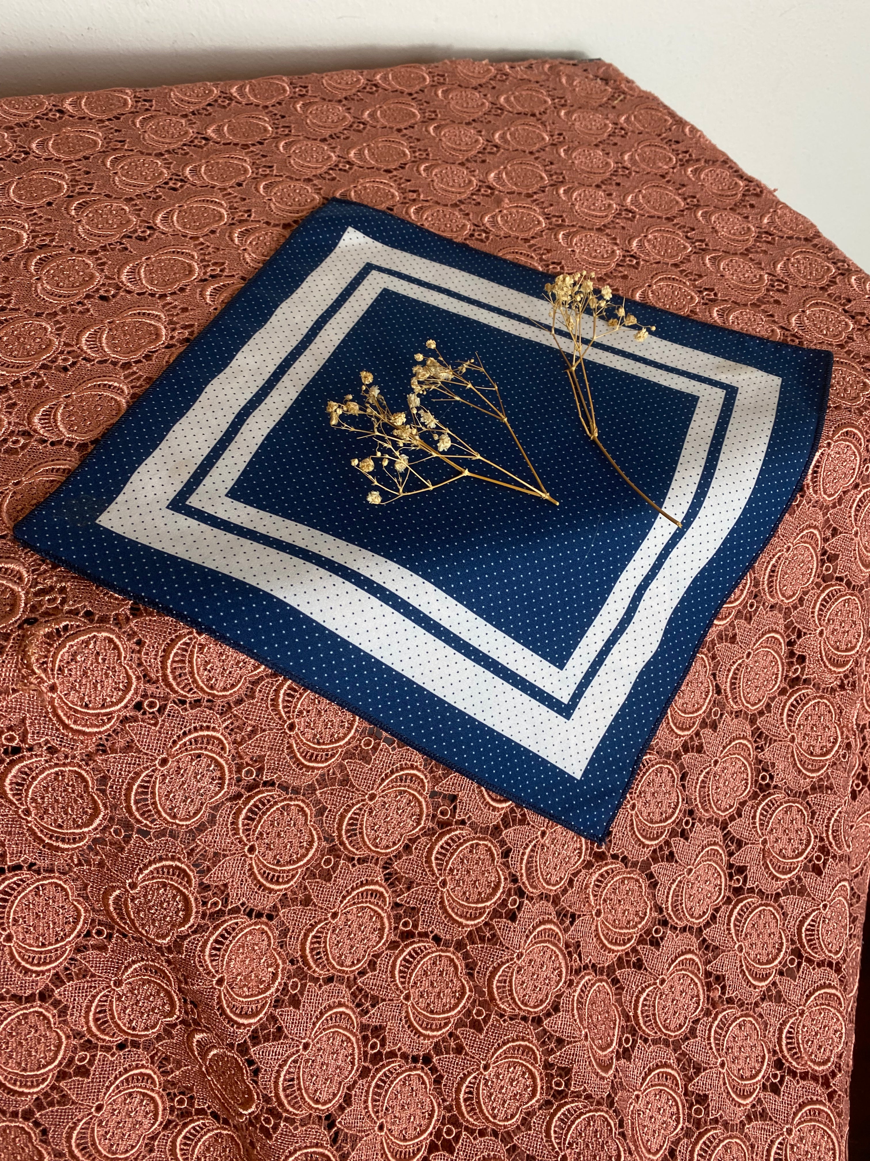 Fazzoletto in seta a pois