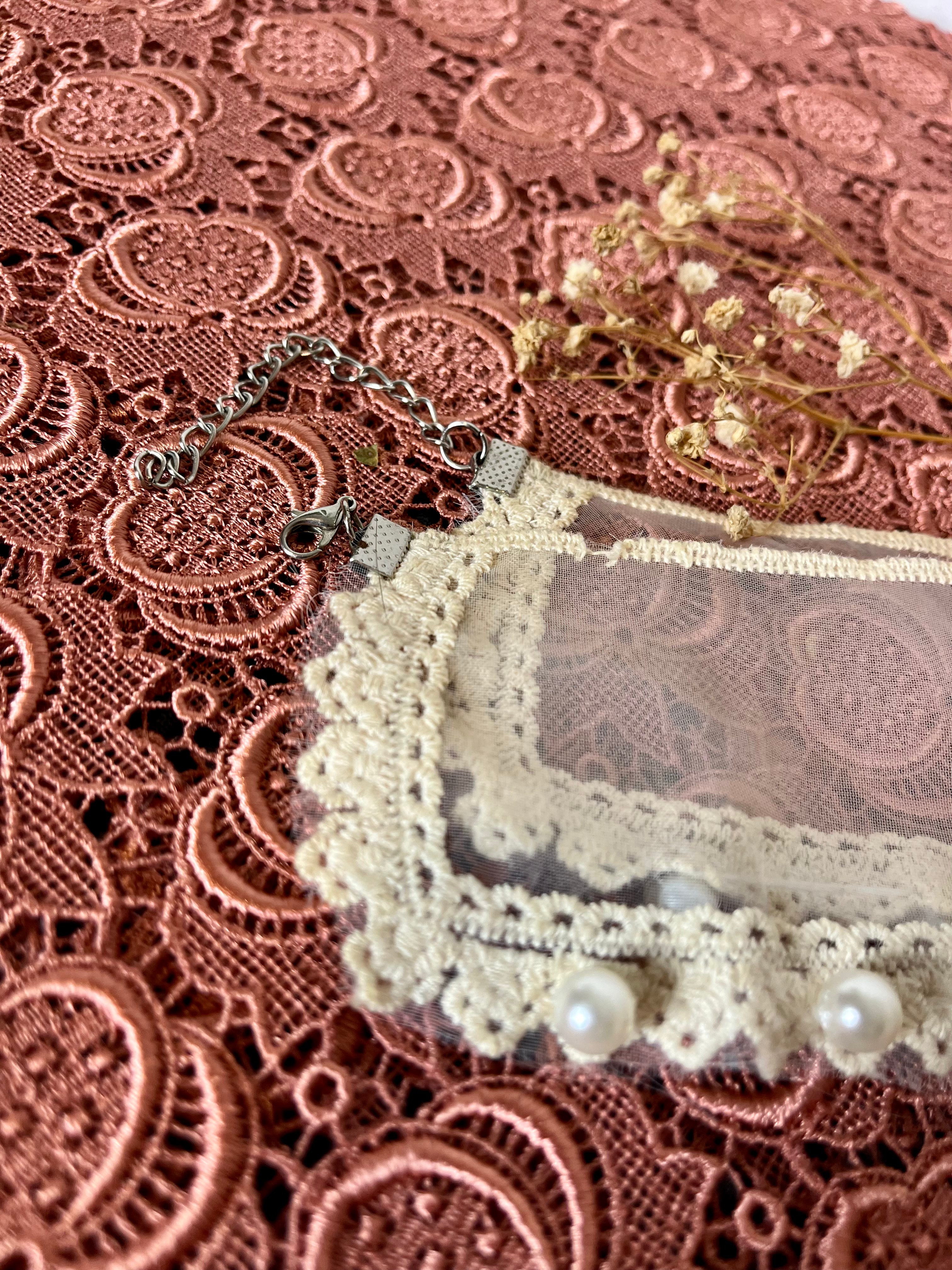 Colletto Wing in organza, perline e pizzo Macramè