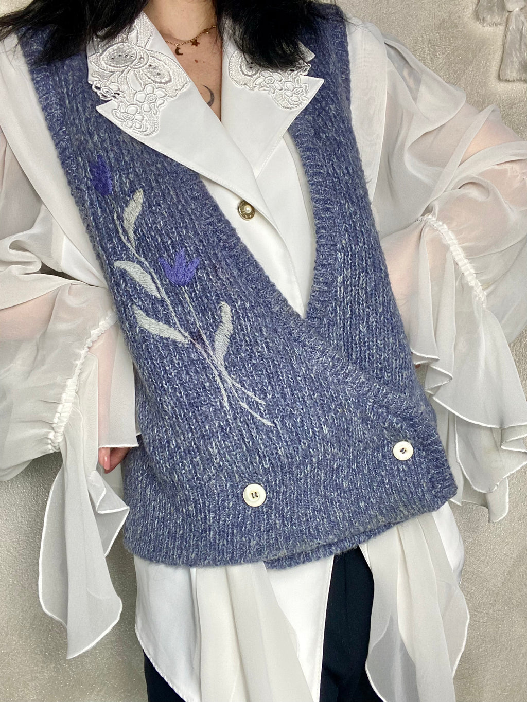 Gilet lilla con trama fiori