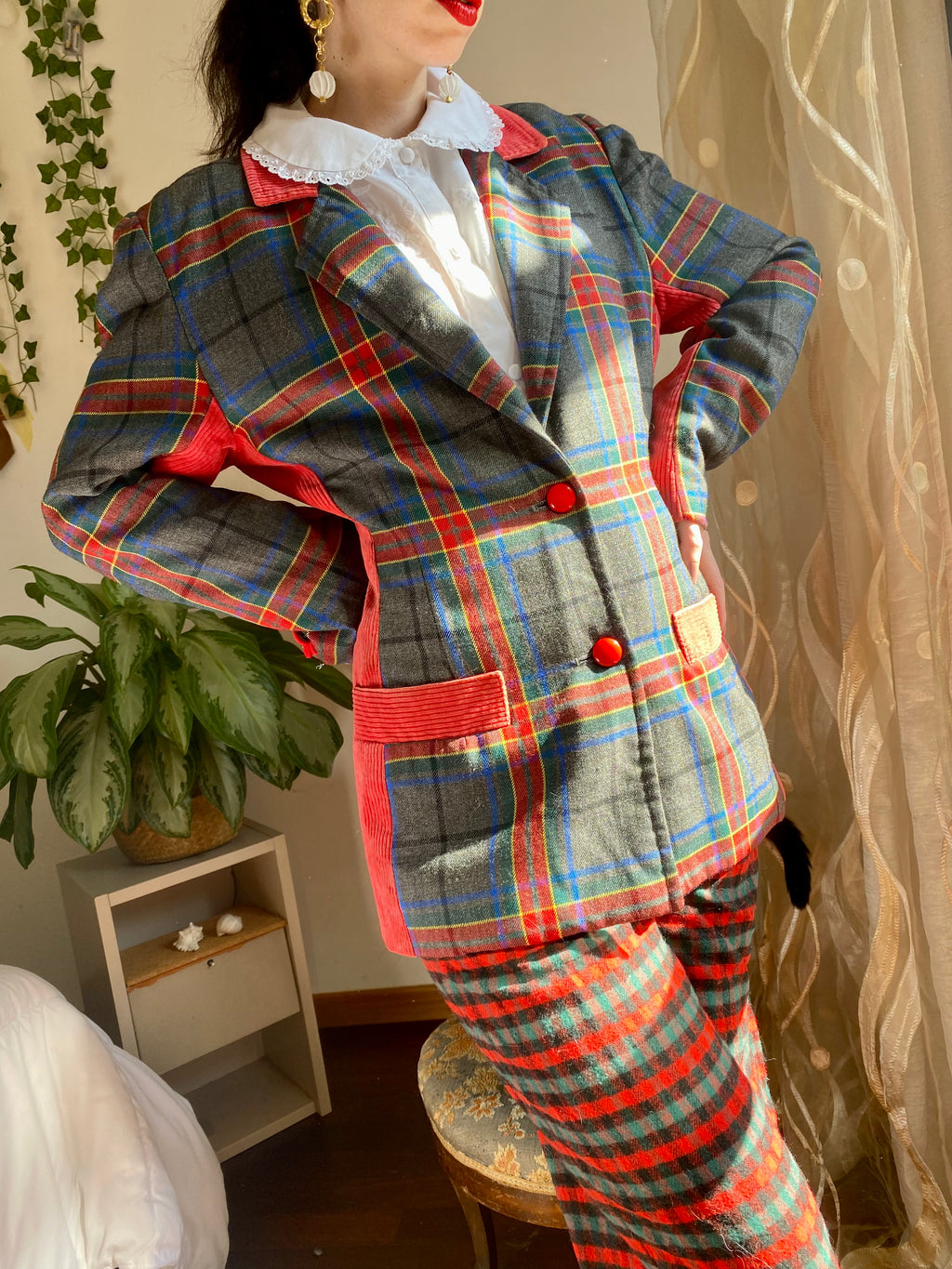 Blazer tartan monopetto con colletto e dettagli in velluto a coste