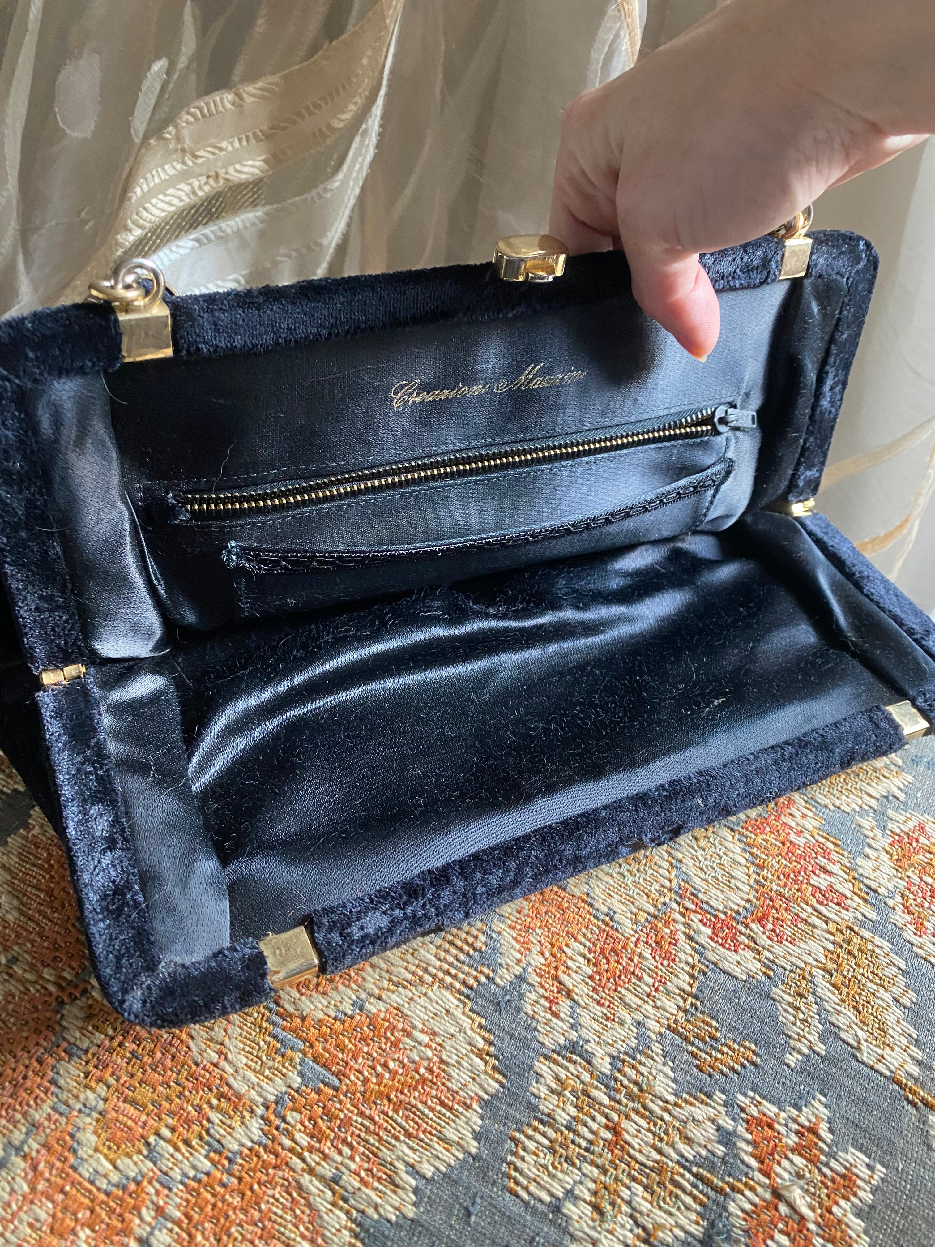 Borsetta in velluto asimmetrica