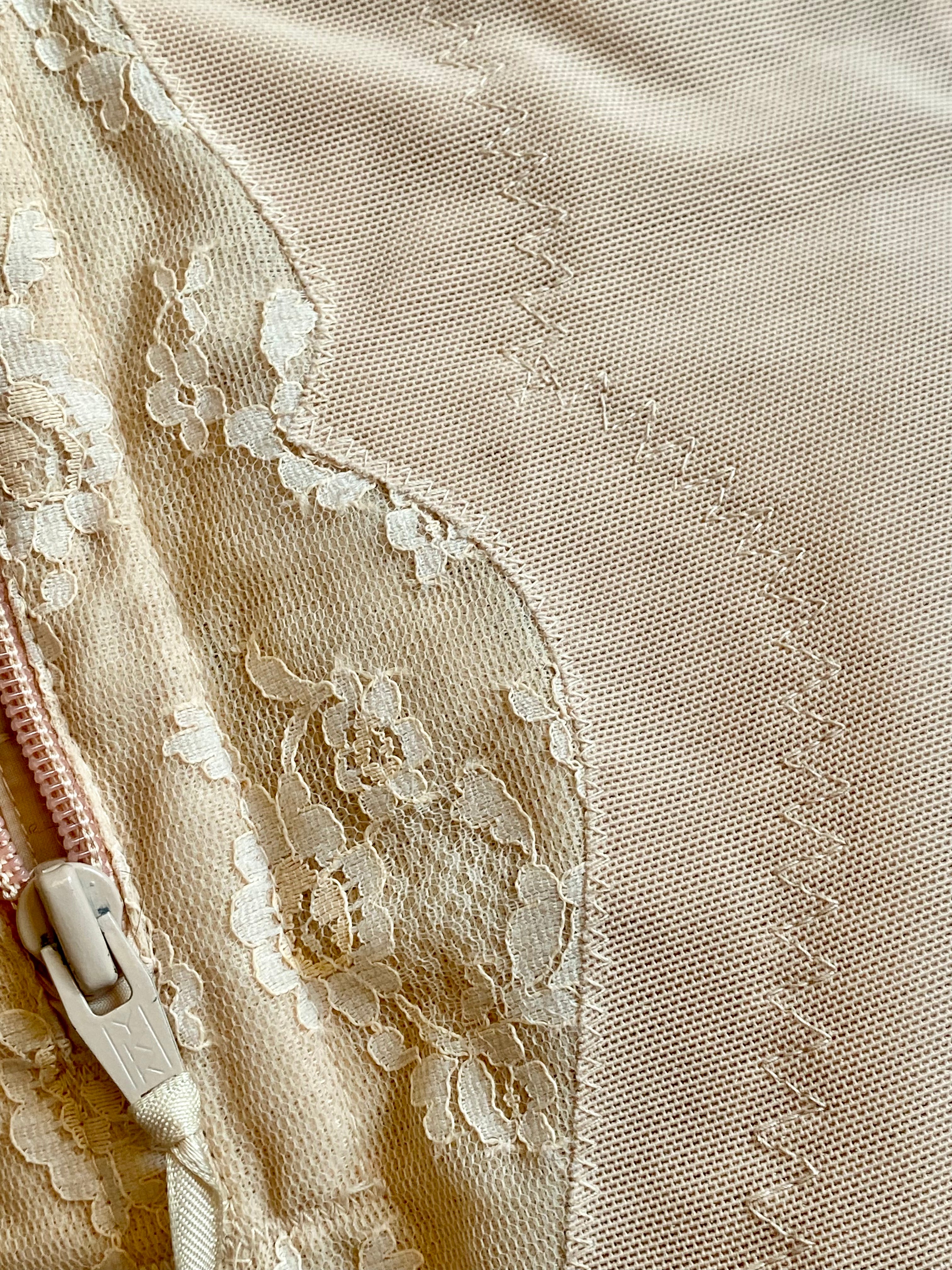 Guaina modellante a proiettile con dettagli in pizzo