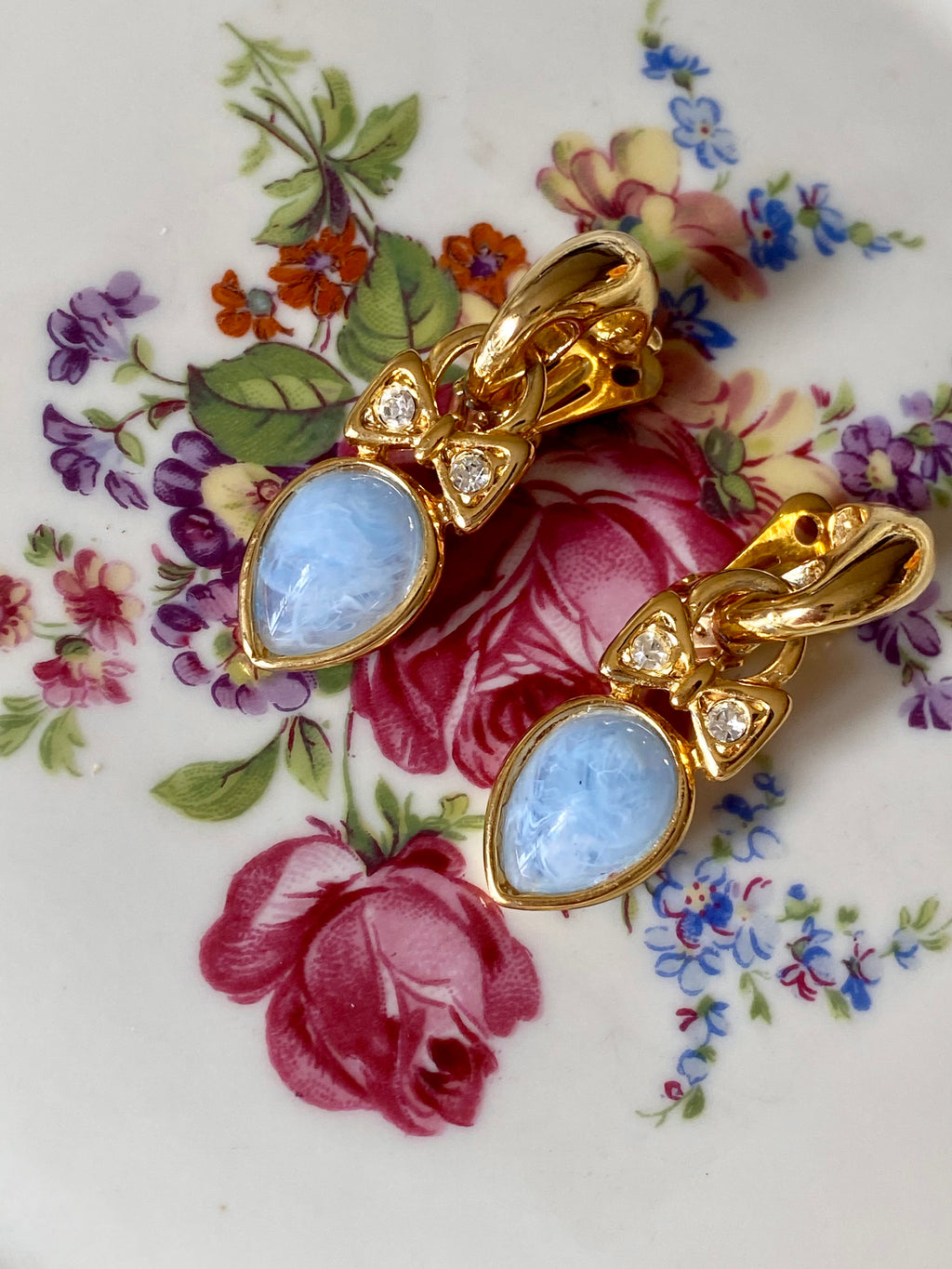 Orecchini con fiocco e pendenti in Opalite