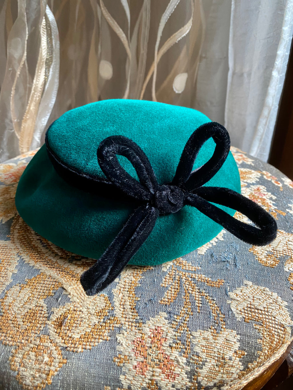 Cappello pillbox ‘40s  con fiocco