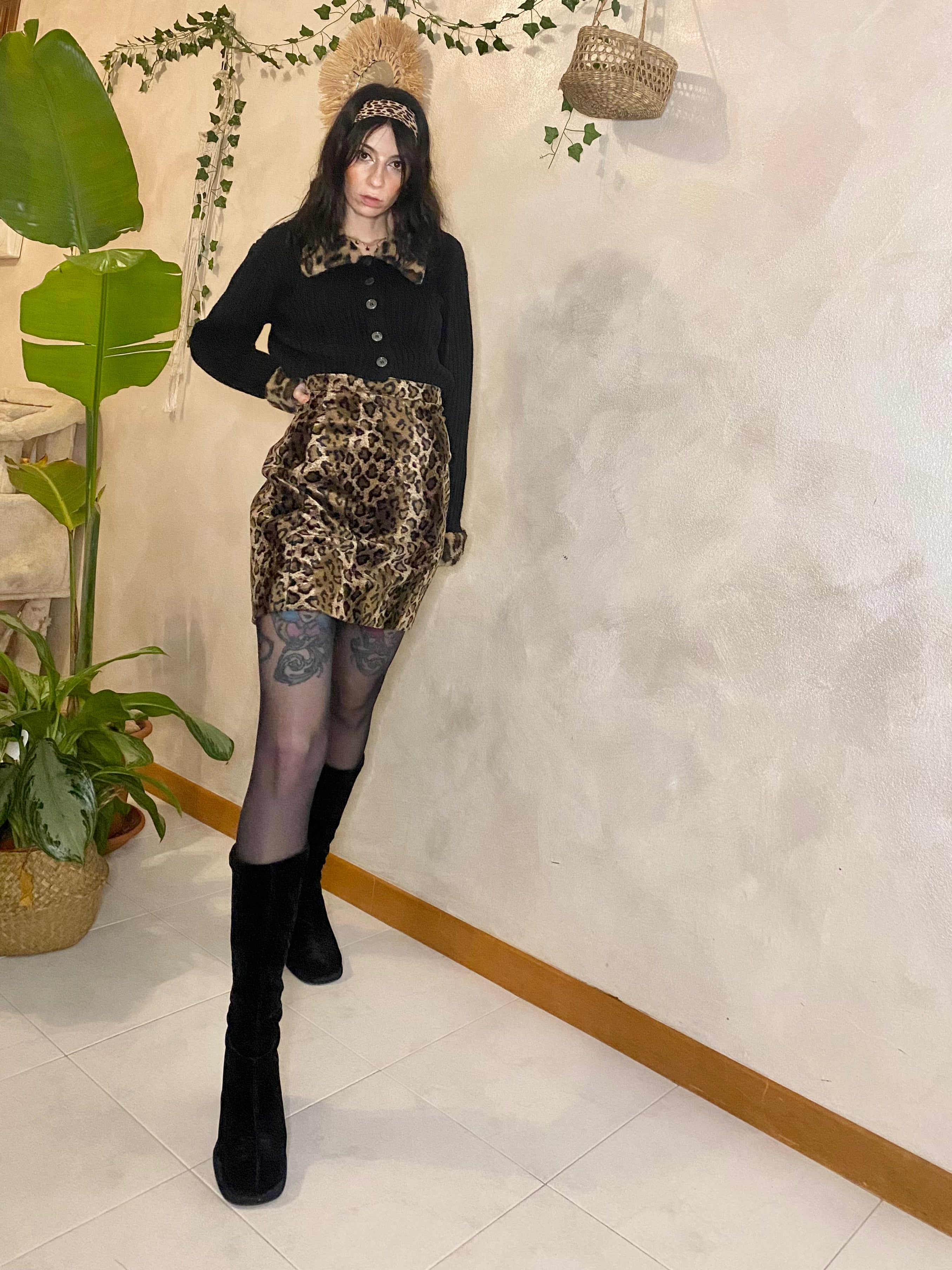 Minigonna leopardata a pelo corto