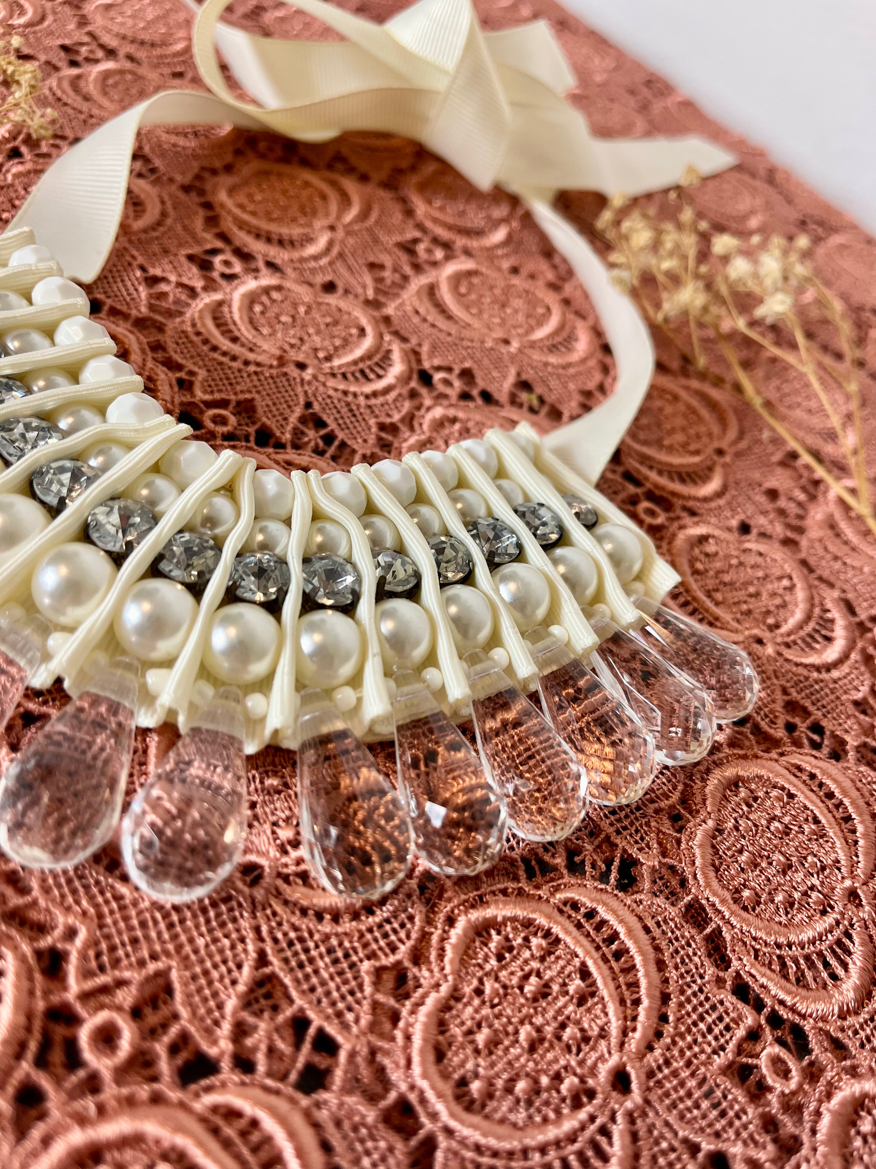 Colletto girocollo a collana in perle