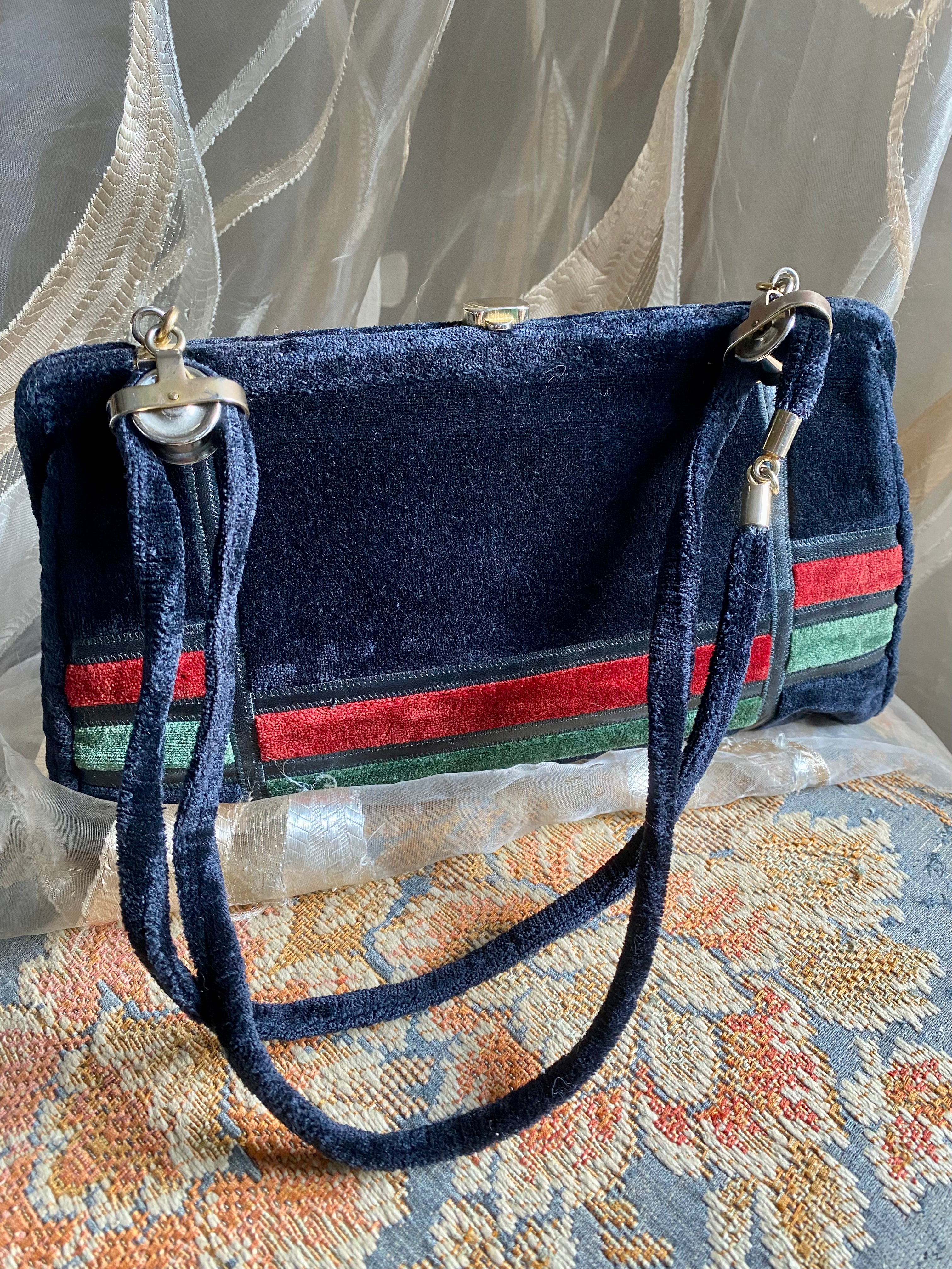 Borsetta in velluto asimmetrica