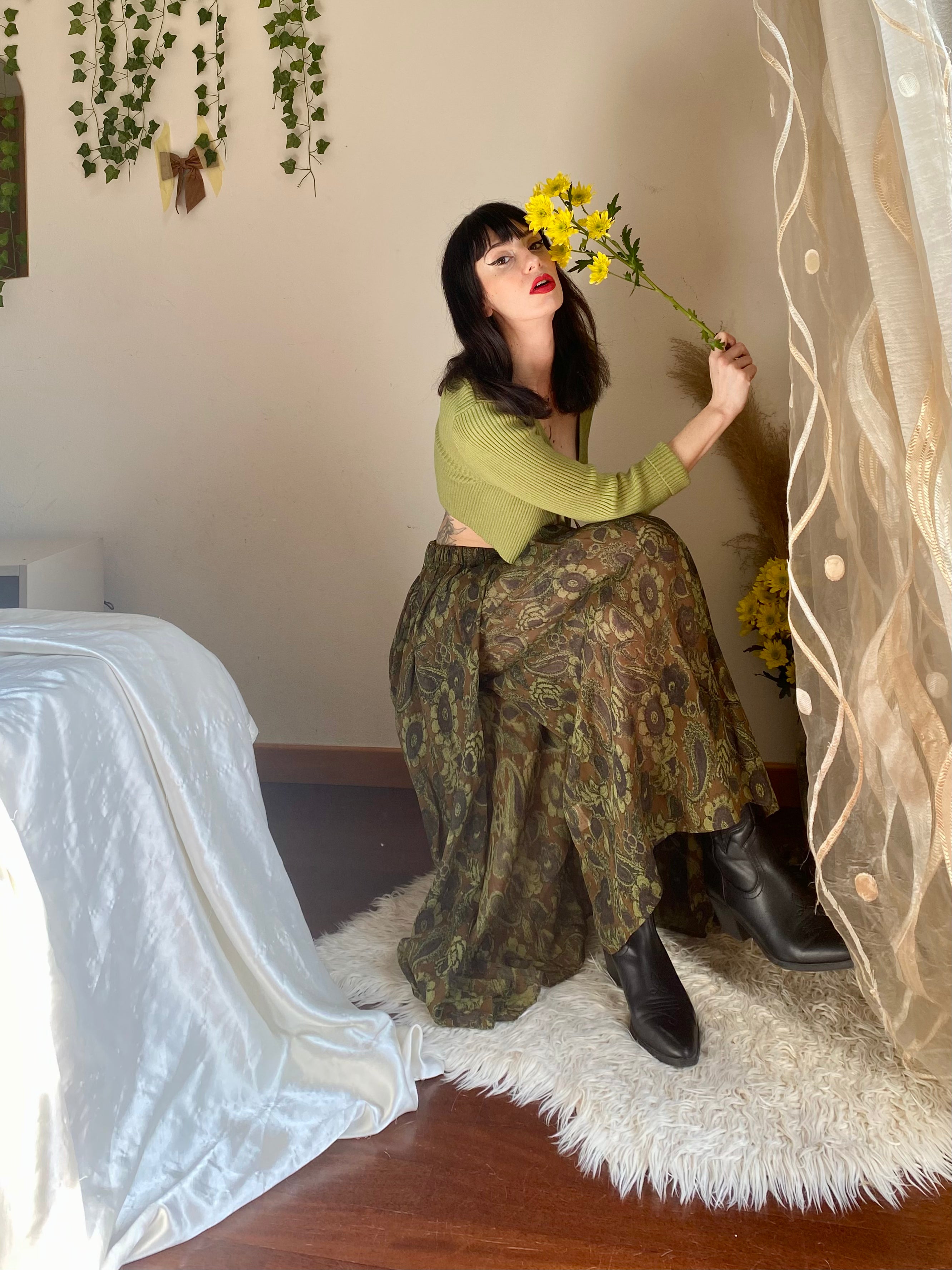 Gonna midi verde floreale con sfondi a piega