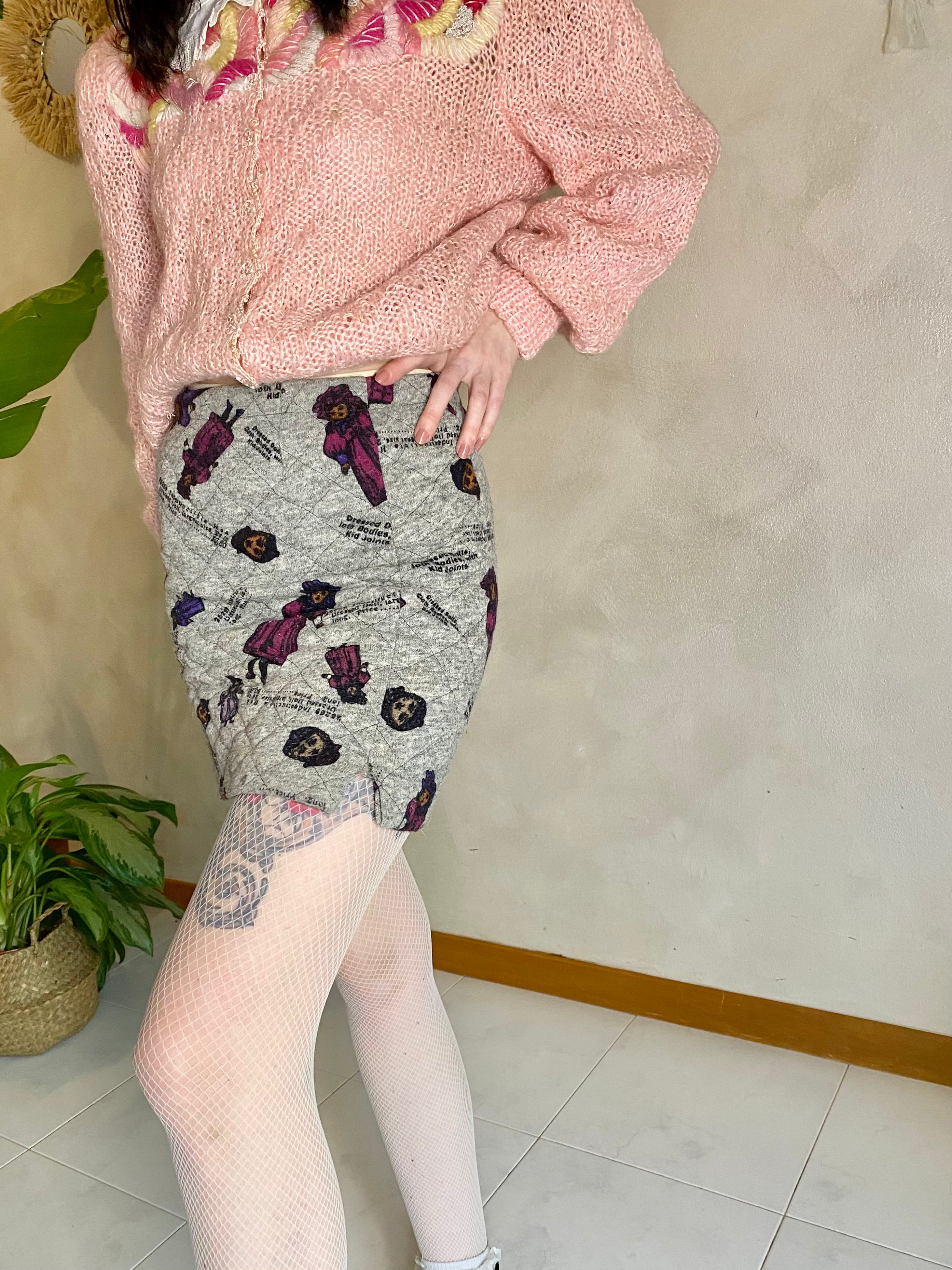 Minigonna sartoriale trapuntata con bambole ottocento