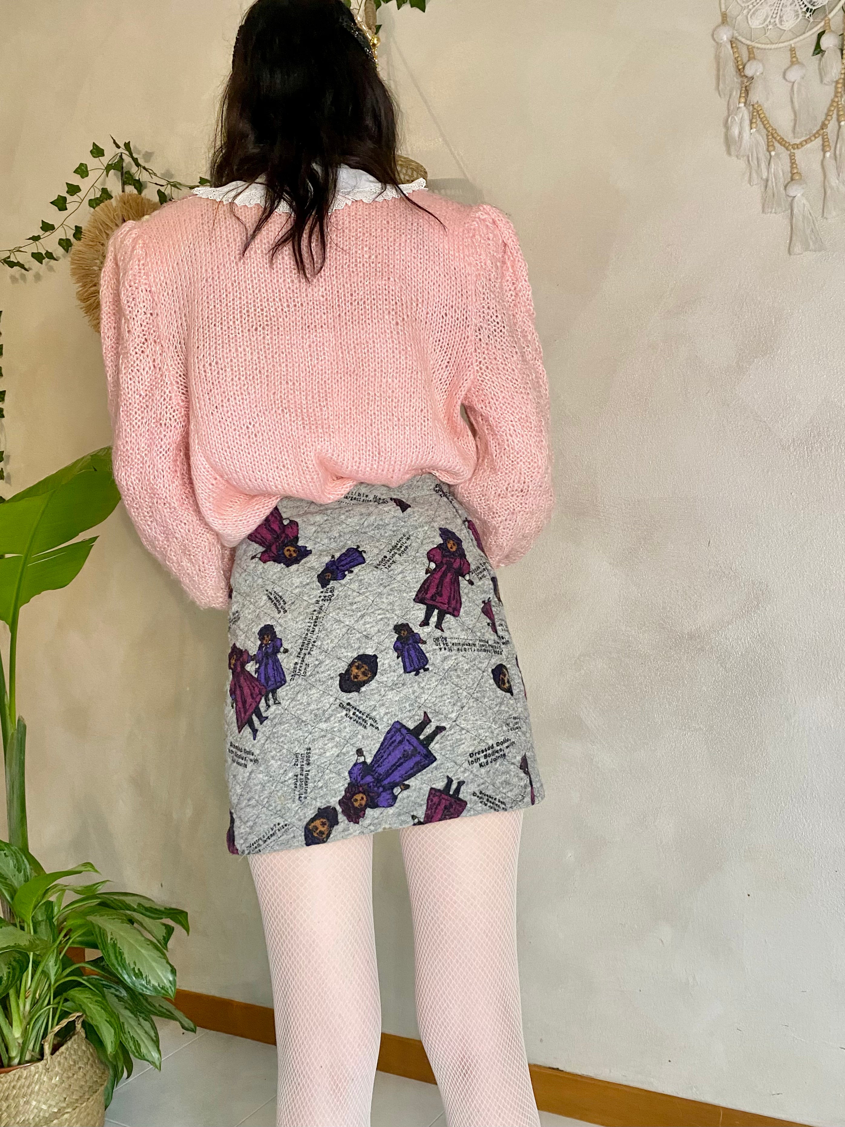 Minigonna sartoriale trapuntata con bambole ottocento