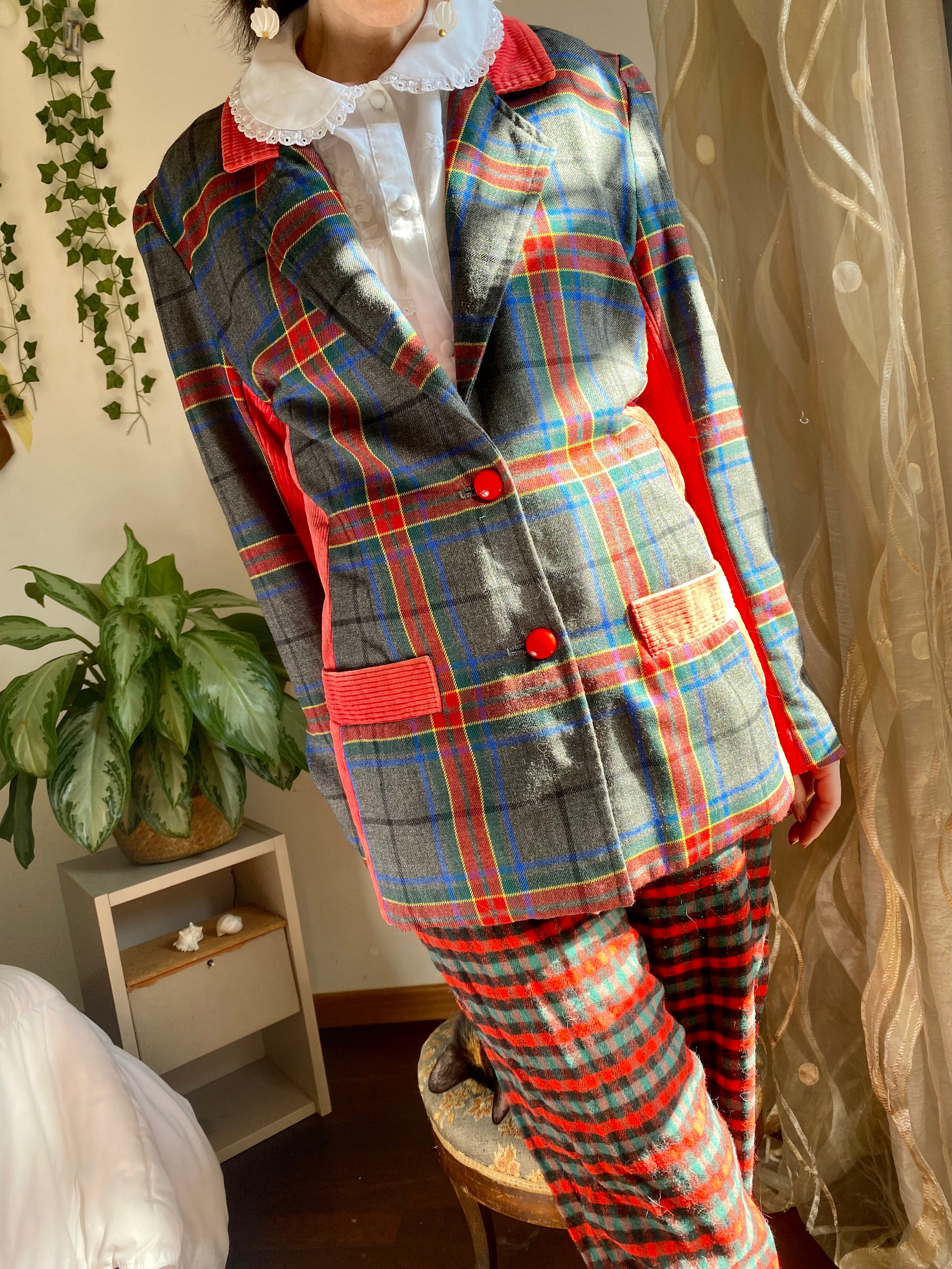 Blazer tartan monopetto con colletto e dettagli in velluto a coste