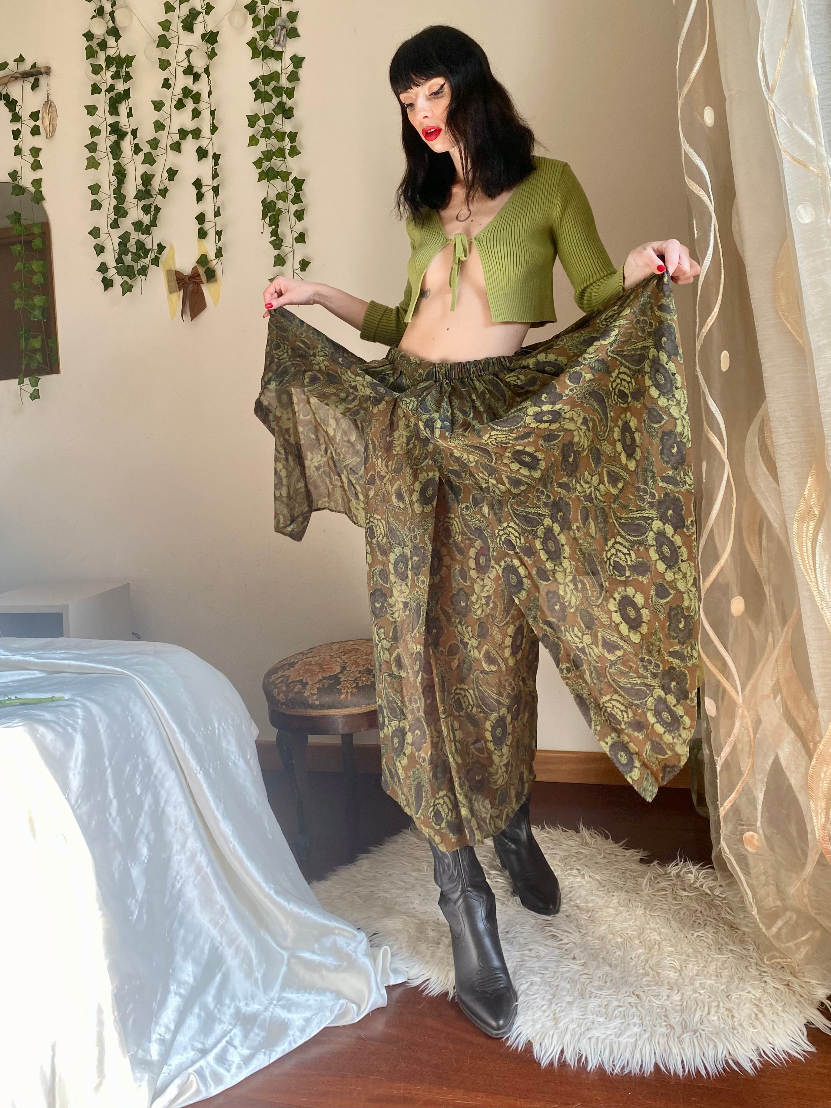 Gonna midi verde floreale con sfondi a piega