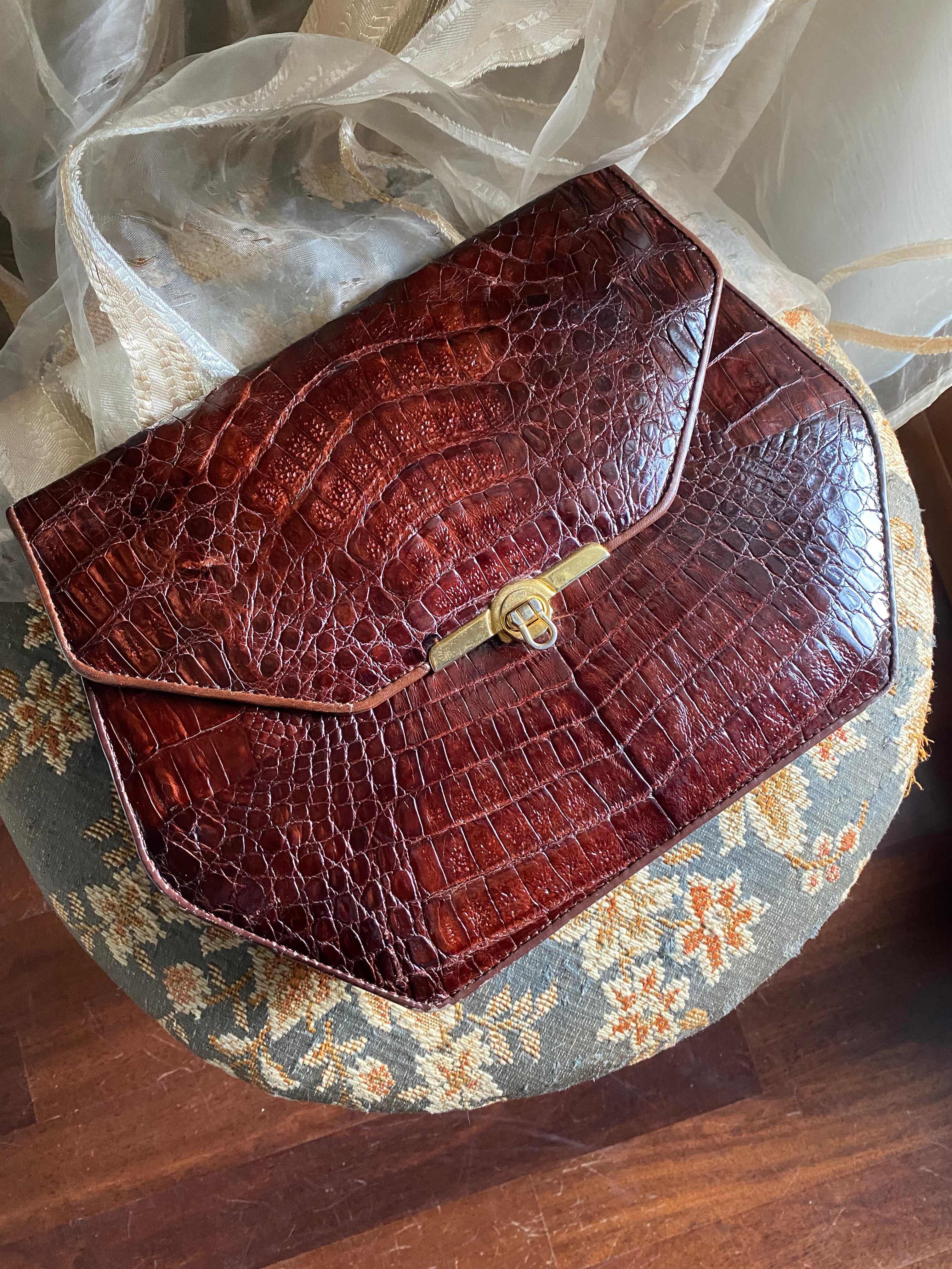 Pochette en crocodile losange