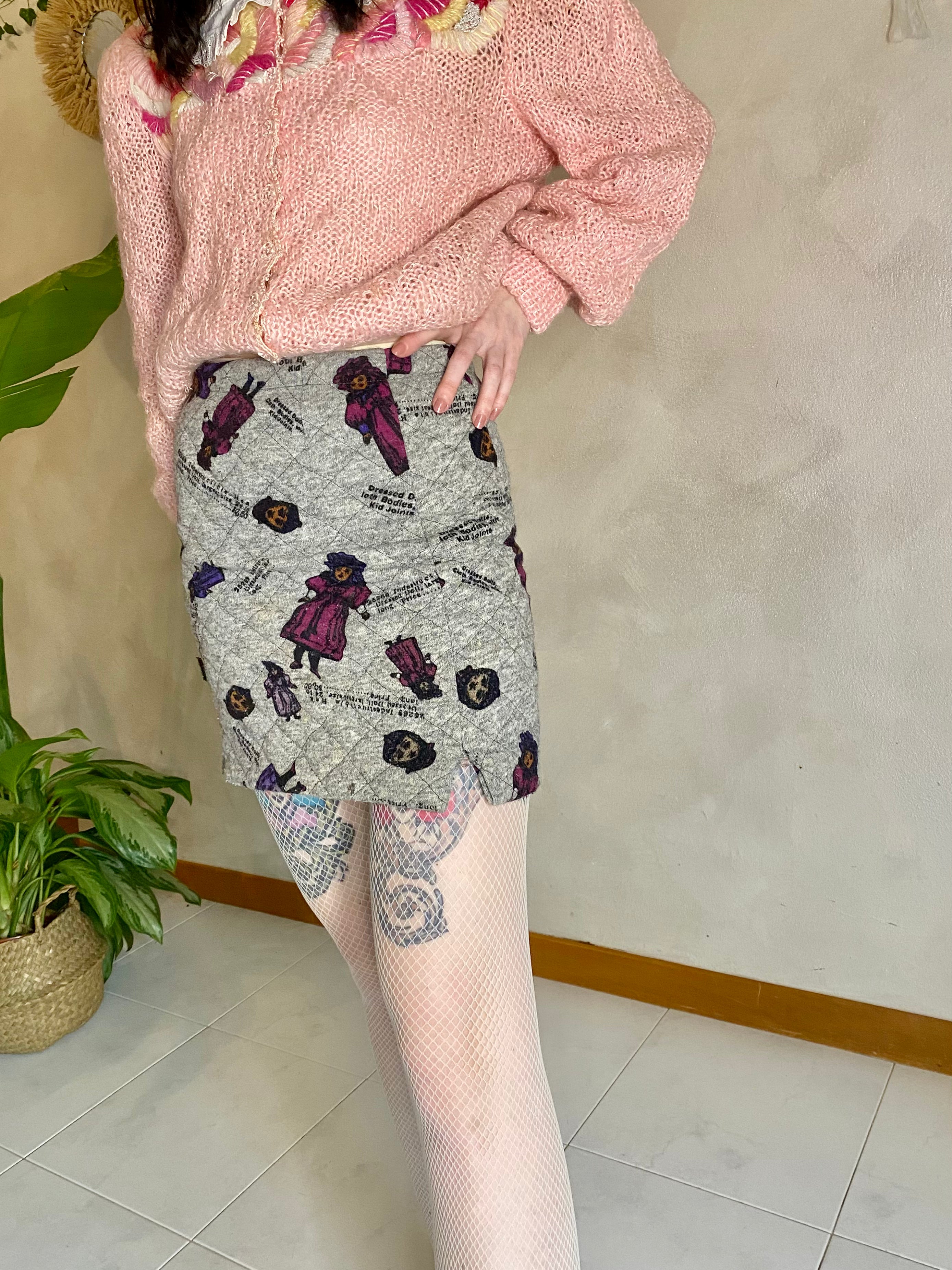 Minigonna sartoriale trapuntata con bambole ottocento