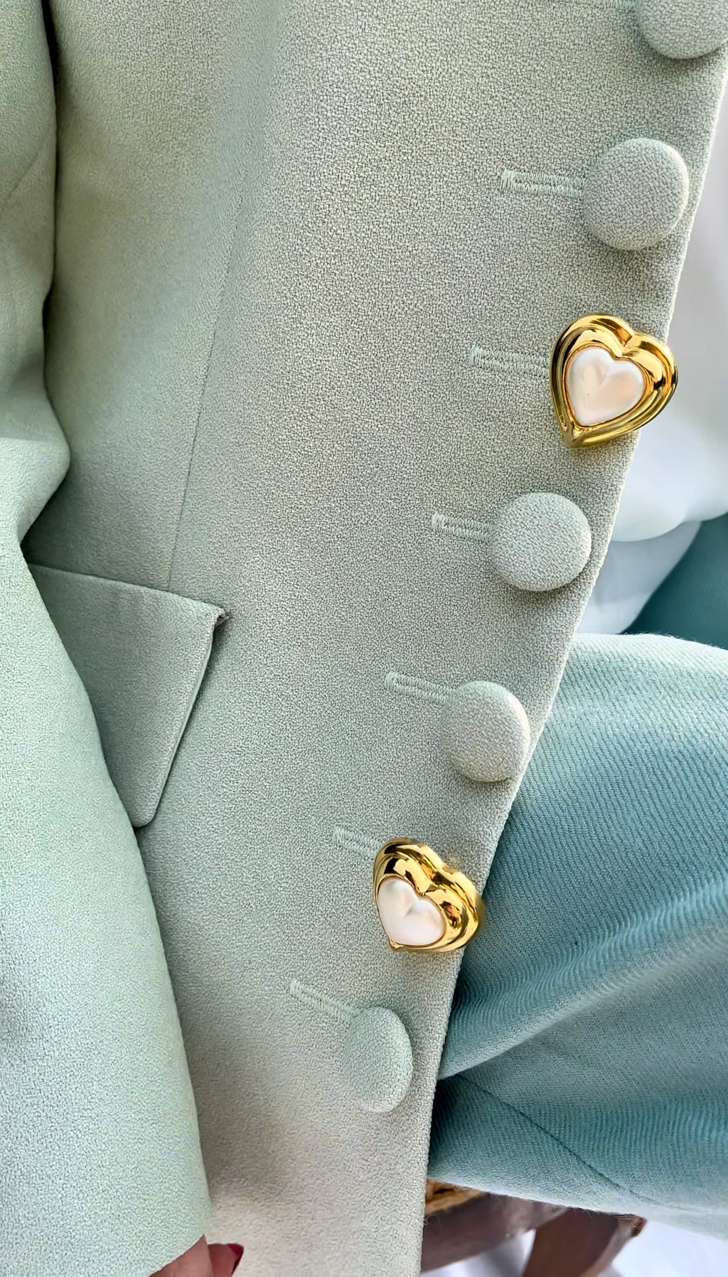 Blazer pastello con bottoni estetici