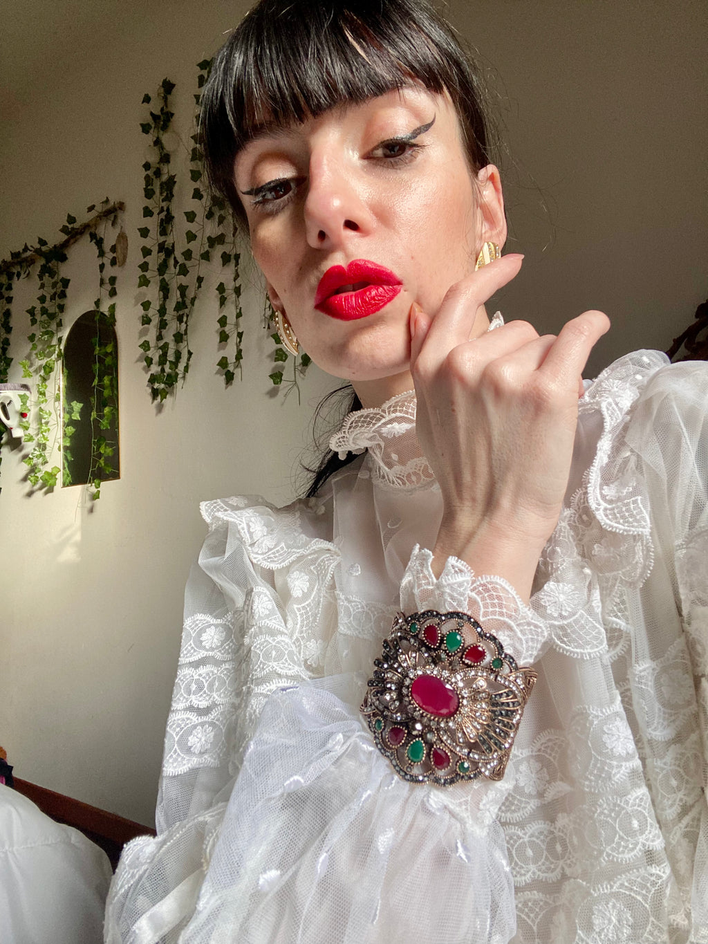 Bracciale rigido etnico con pietre e strass