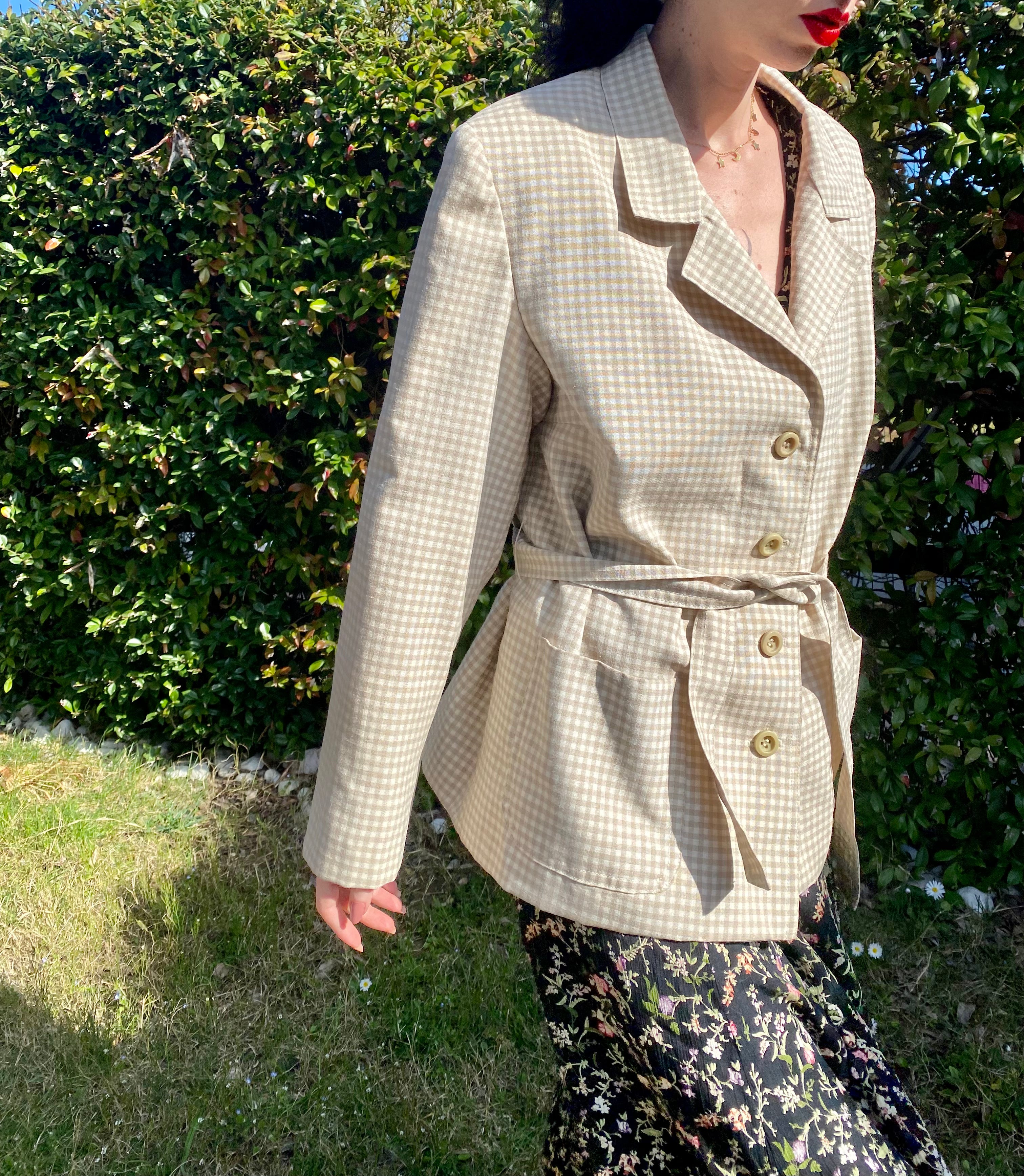 Blazer Vichy crema con cintura in vita