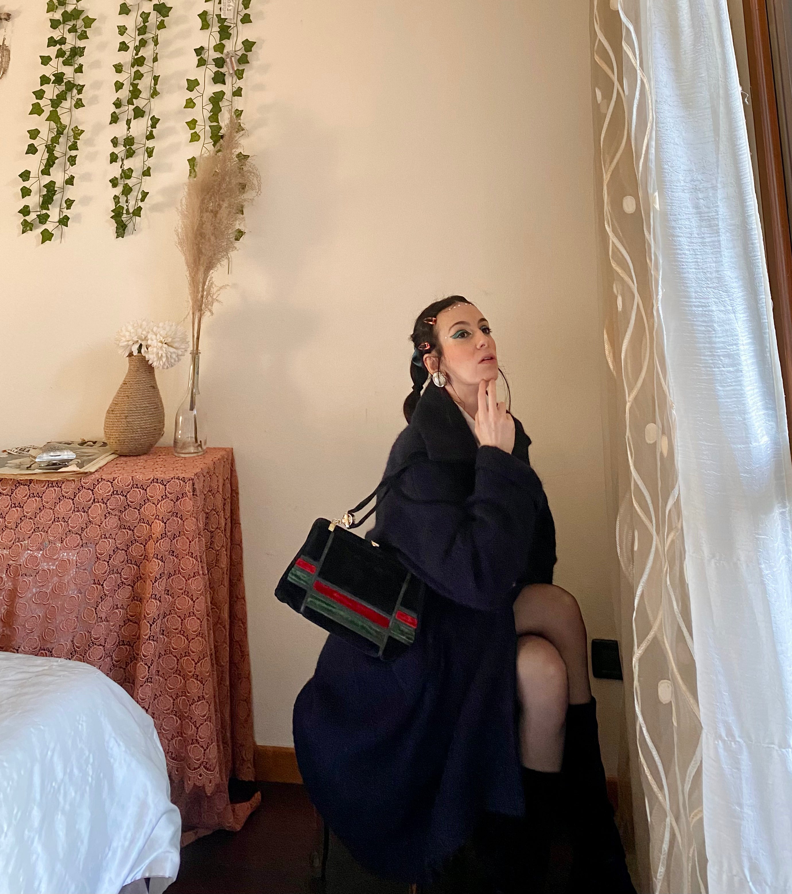 Borsetta in velluto asimmetrica