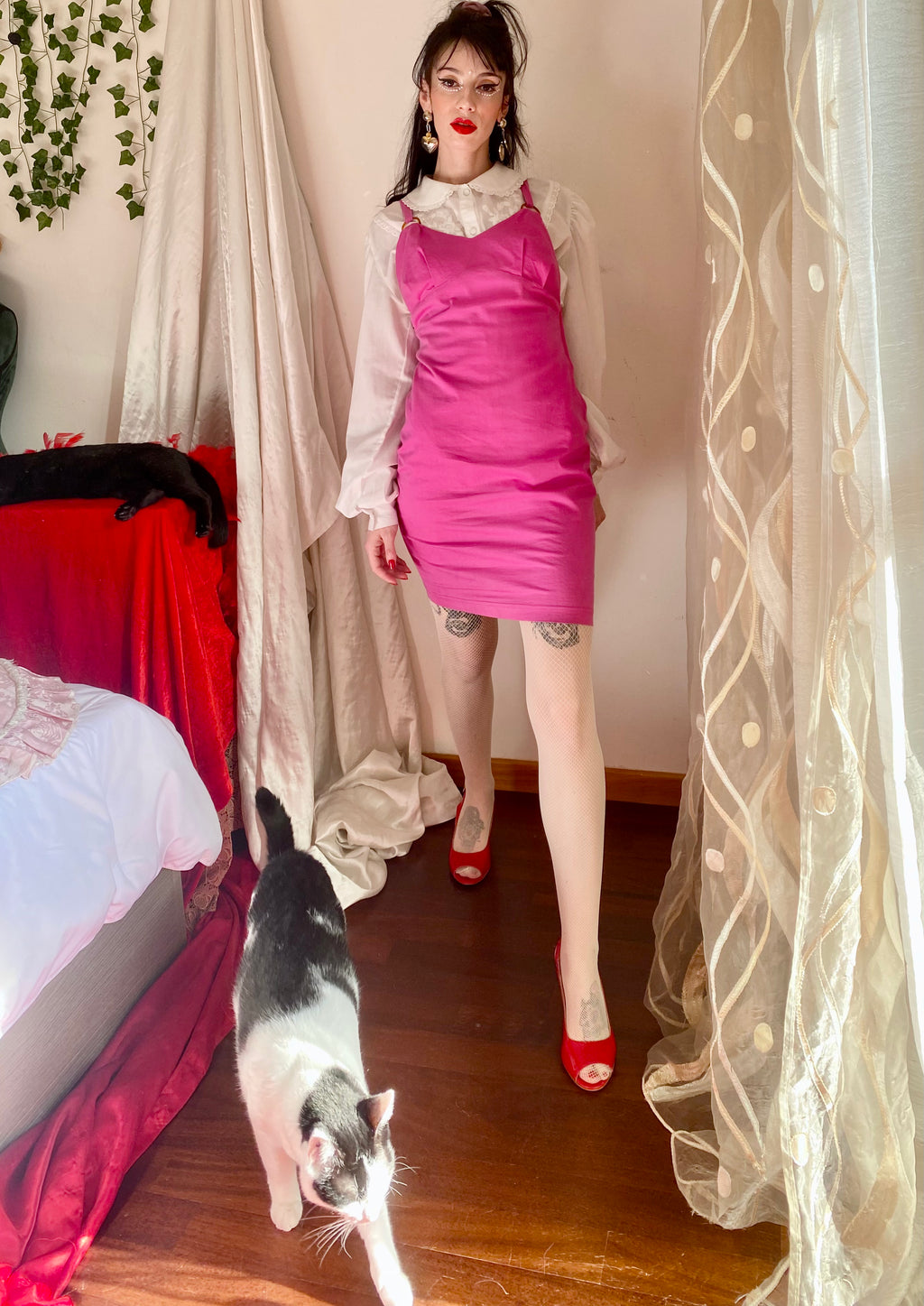 Vestitino rosa con spalline invertite