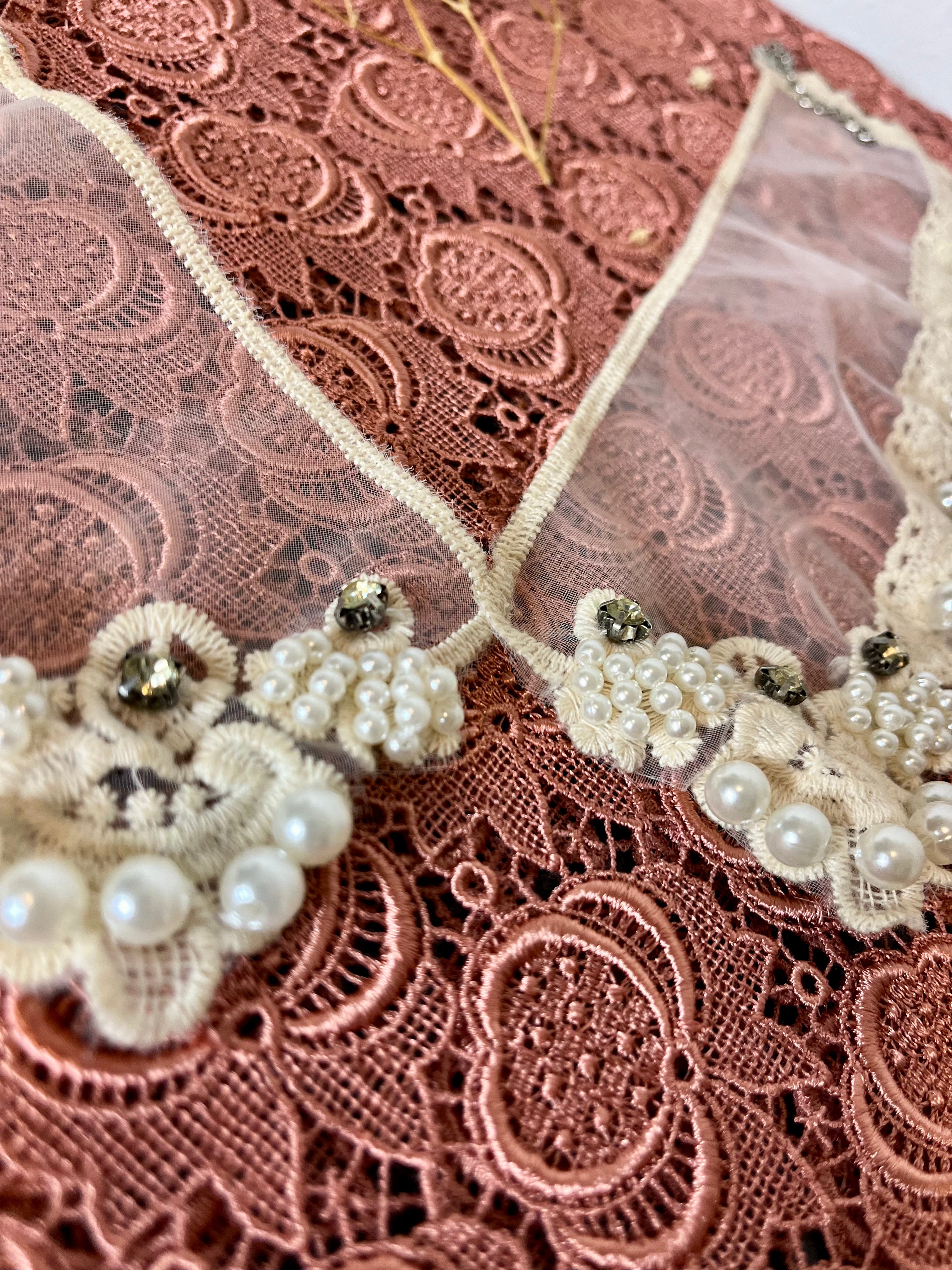 Colletto Wing in organza, perline e pizzo Macramè