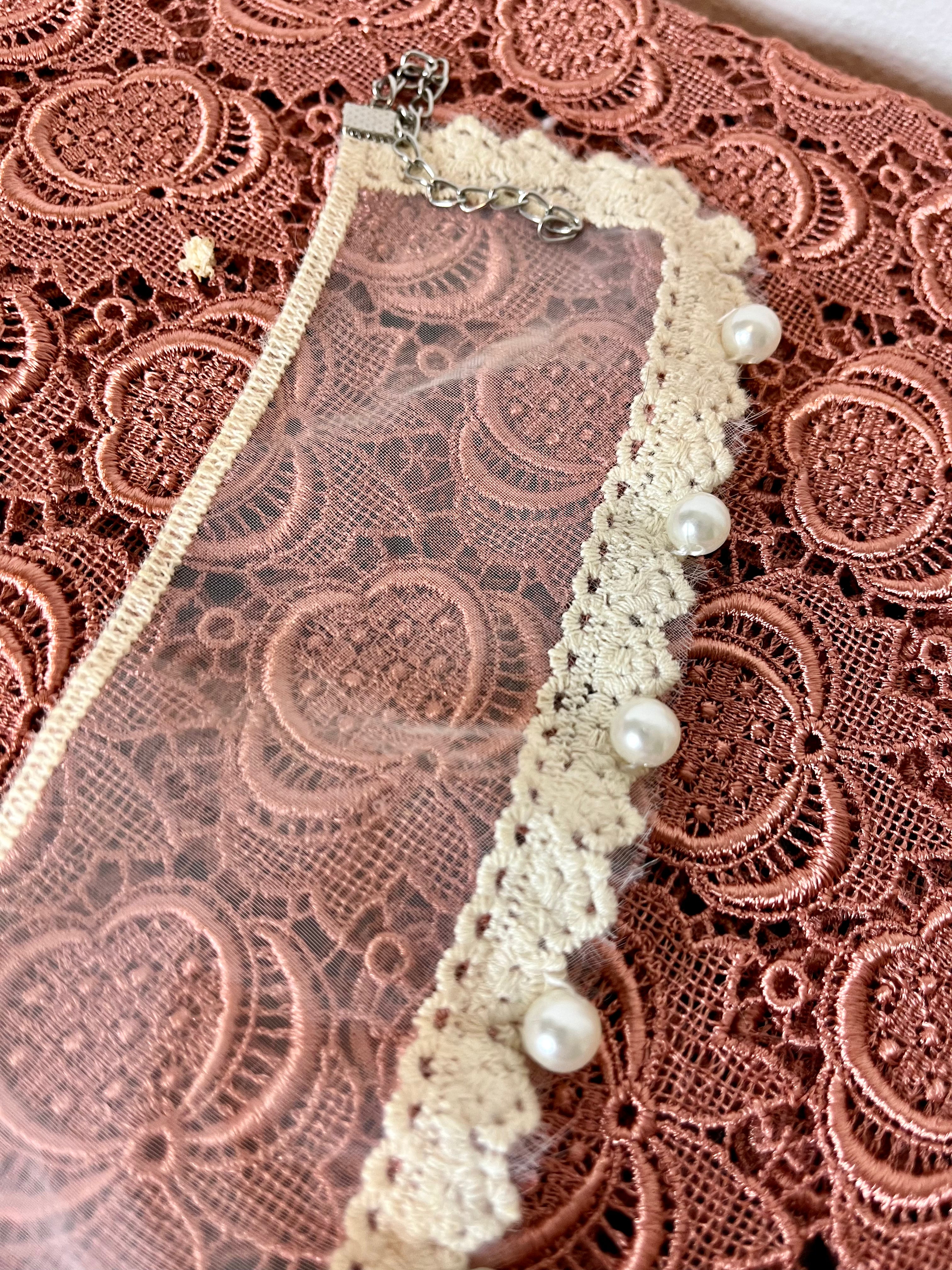 Colletto Wing in organza, perline e pizzo Macramè