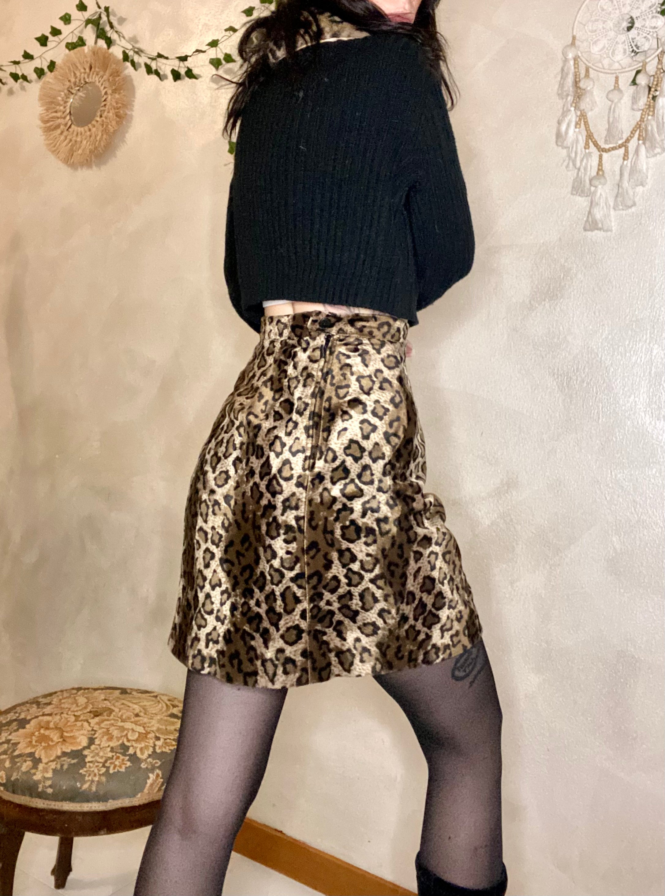 Minigonna leopardata a pelo corto