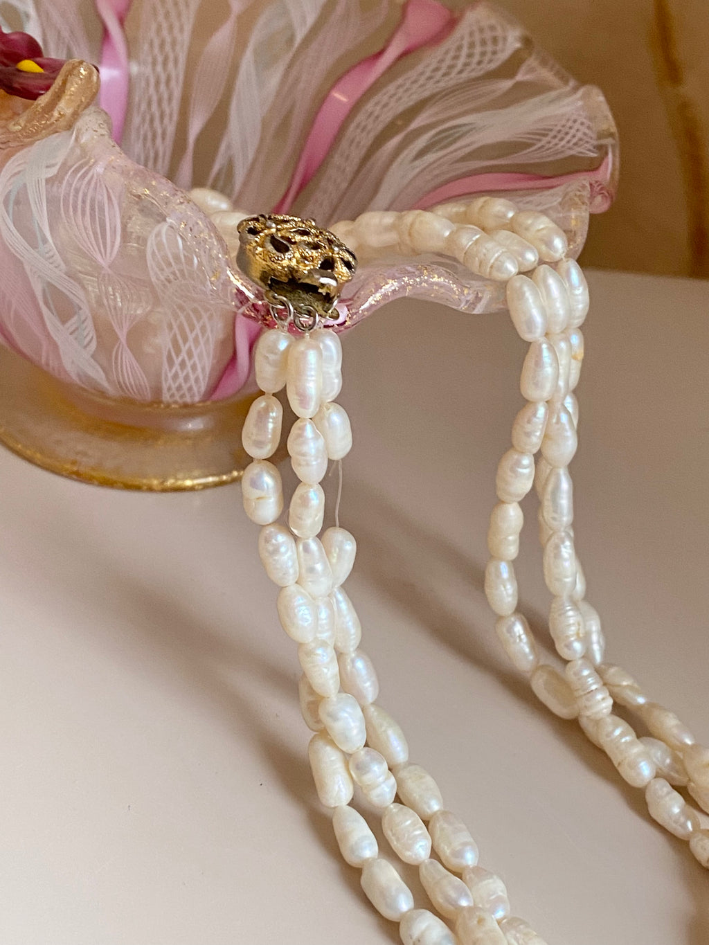 Collana in perle tre fili con chiusura in oro