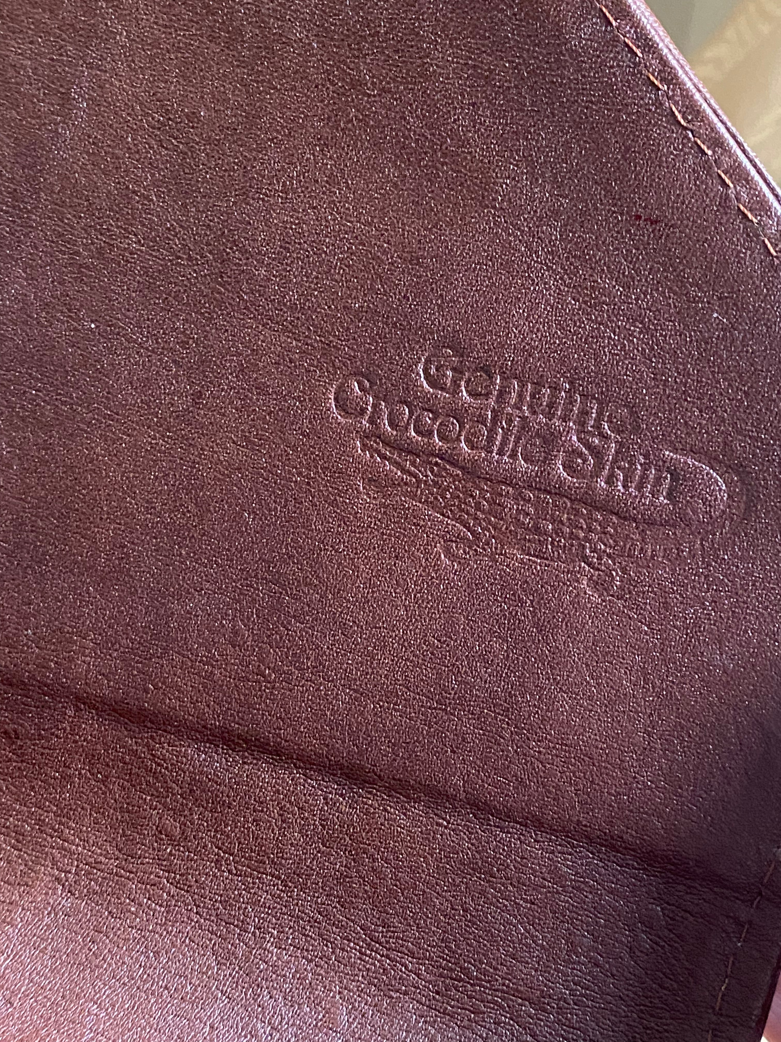 Pochette en crocodile losange