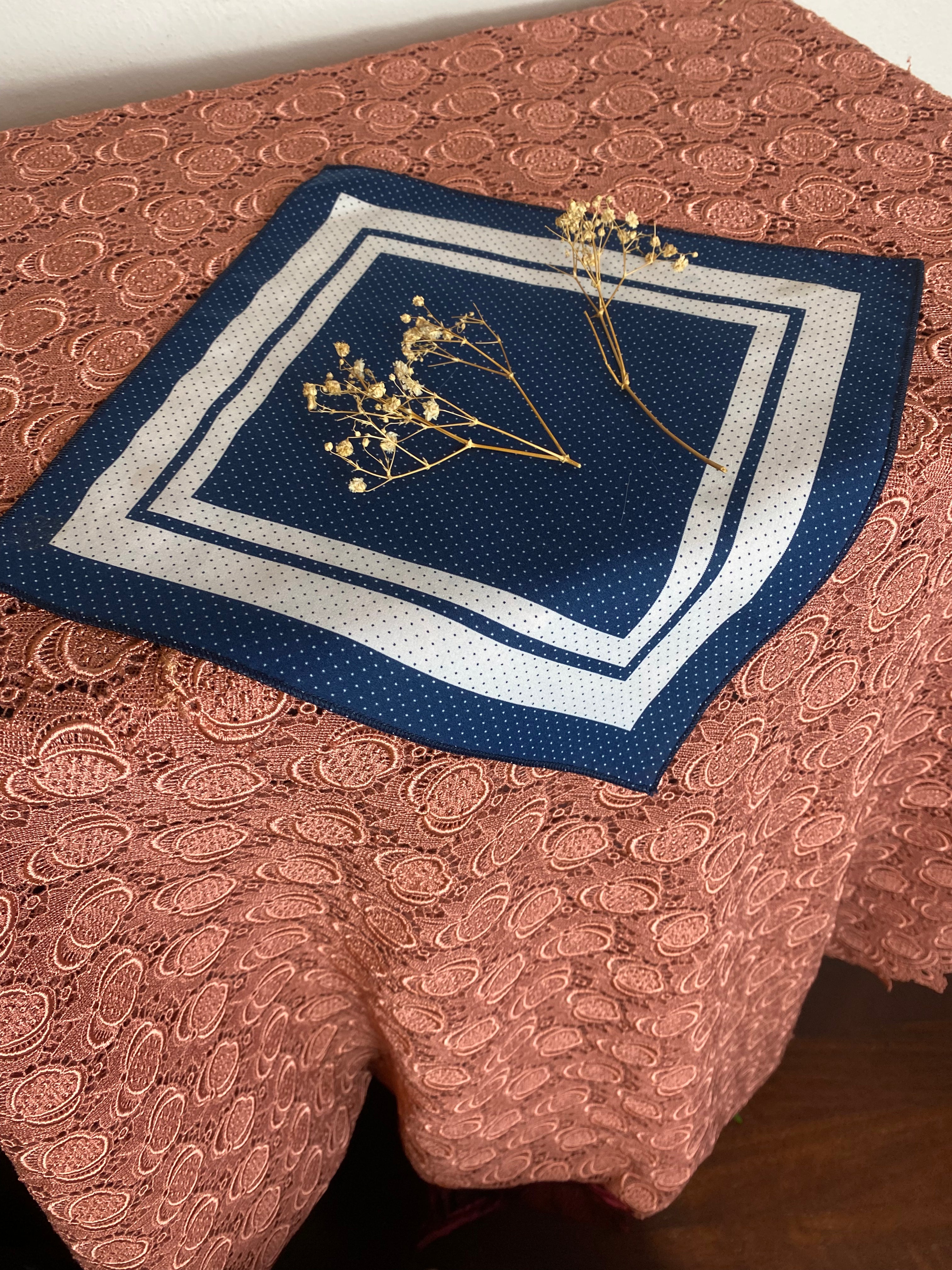 Fazzoletto in seta a pois