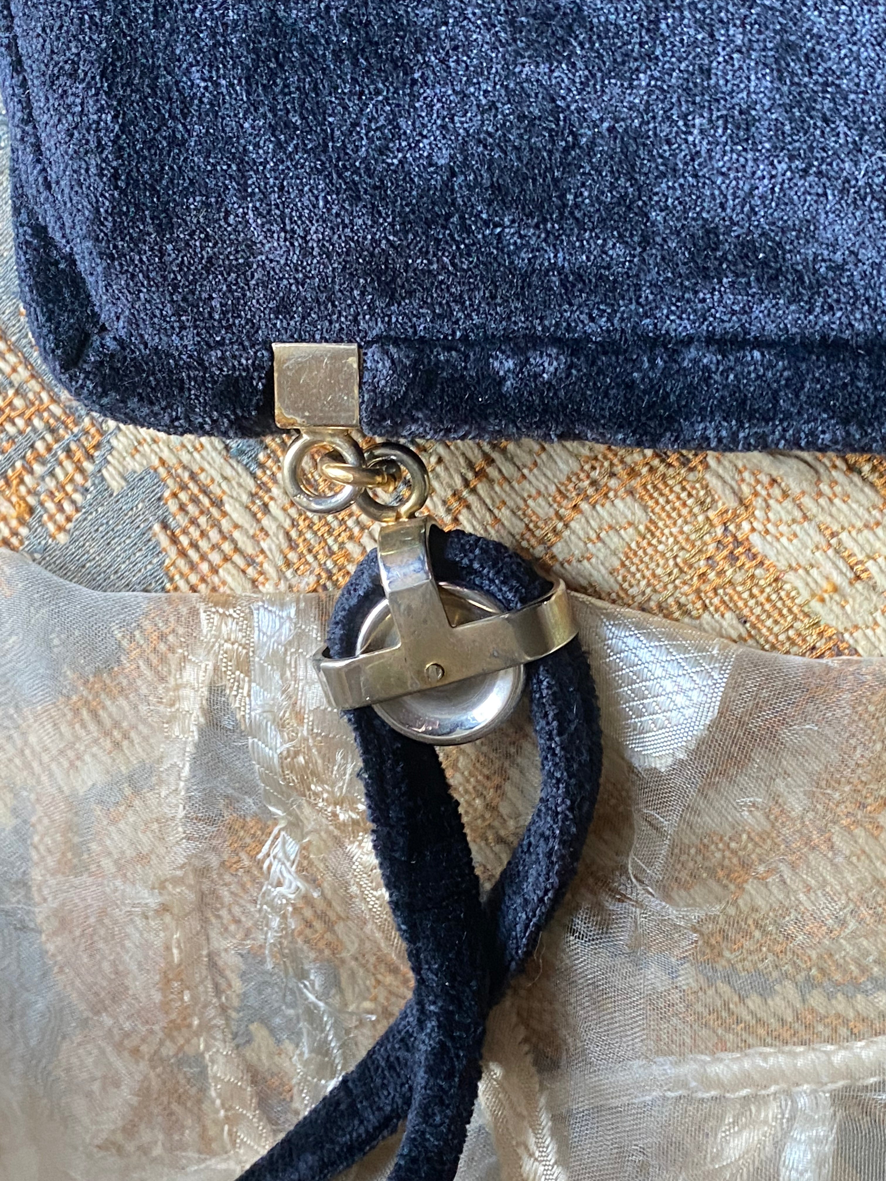 Borsetta in velluto asimmetrica