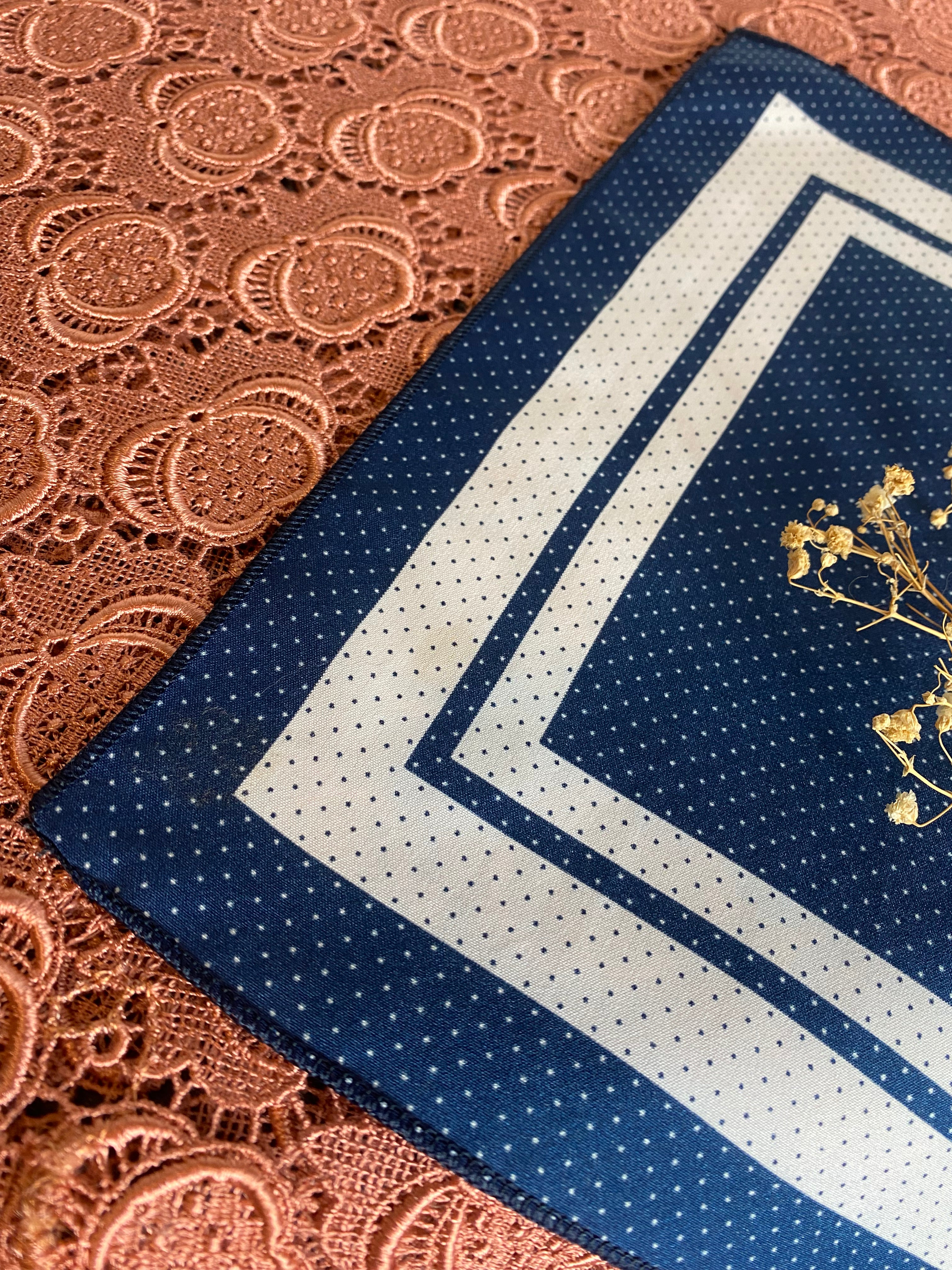 Fazzoletto in seta a pois