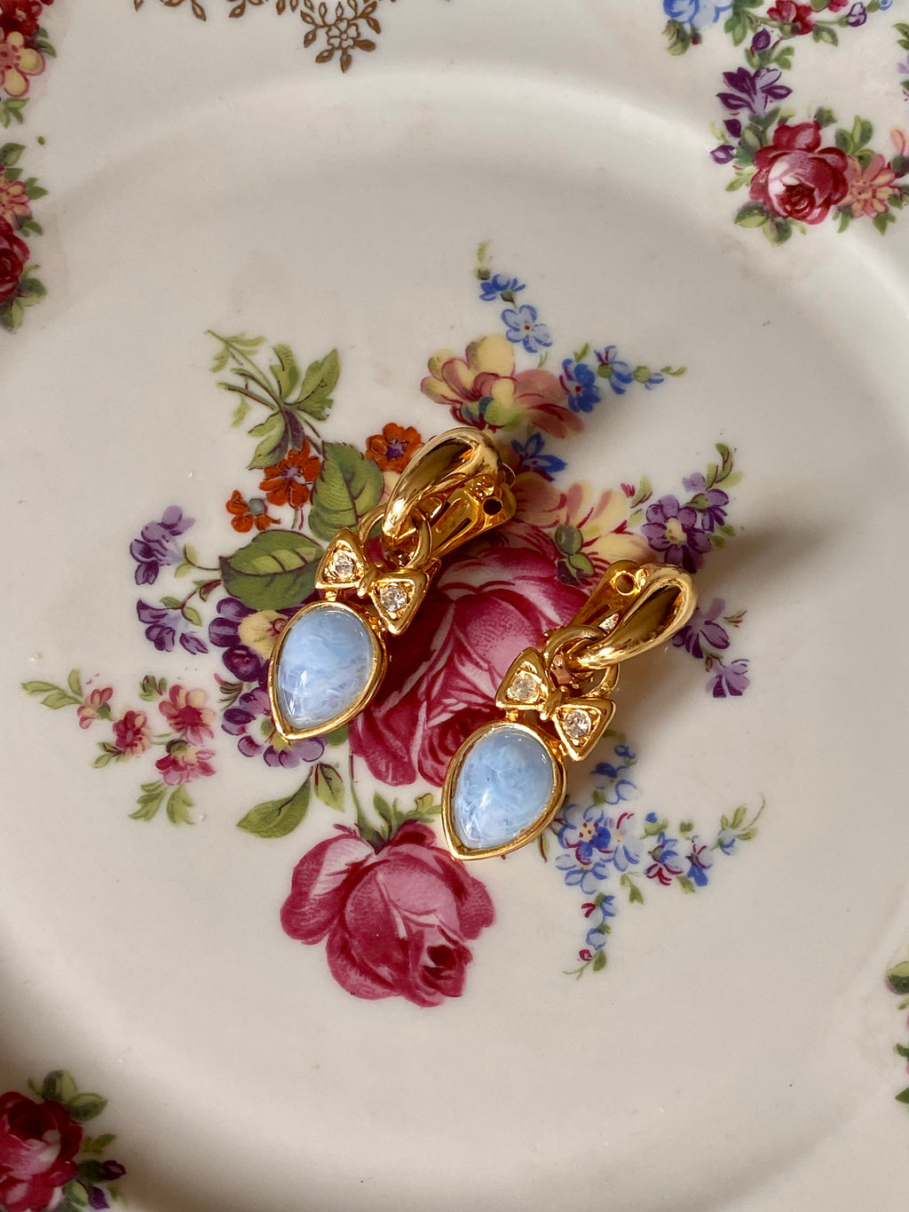 Orecchini con fiocco e pendenti in Opalite