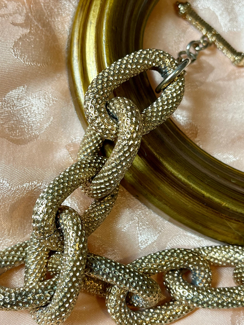 Collana dorata girocollo