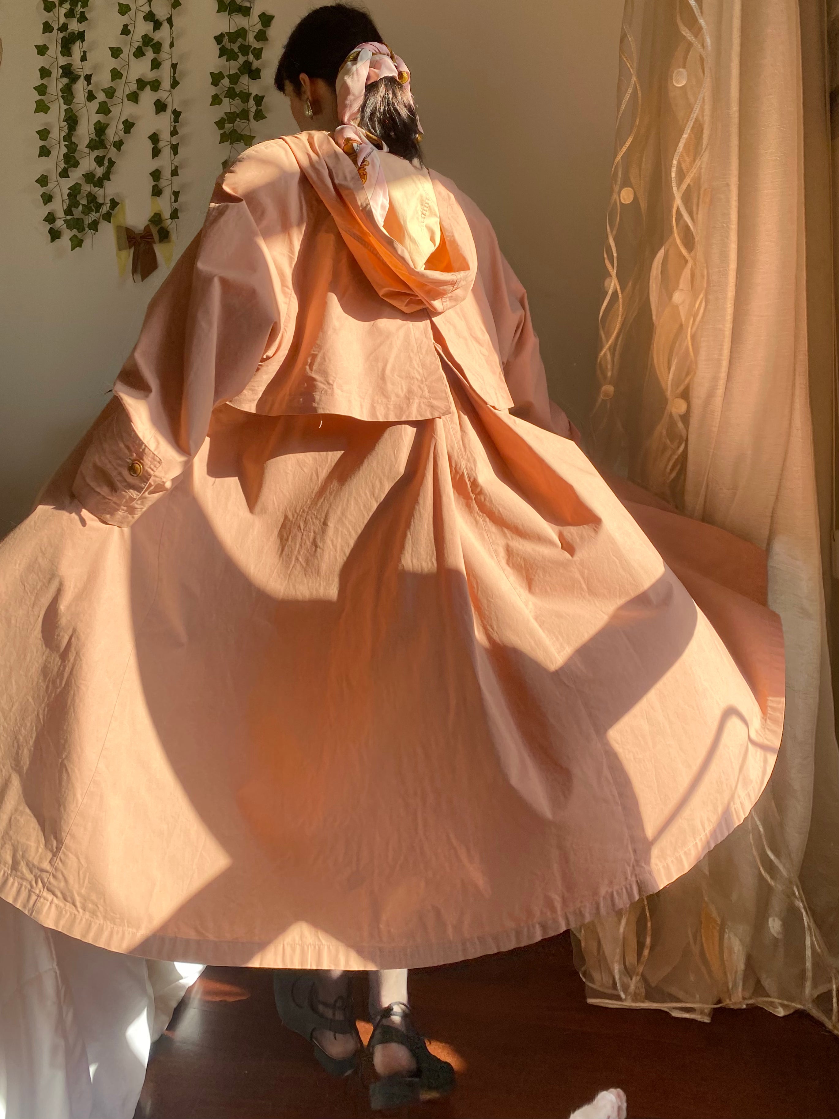 Trench-coat saumon croisé à capuche de Bertol