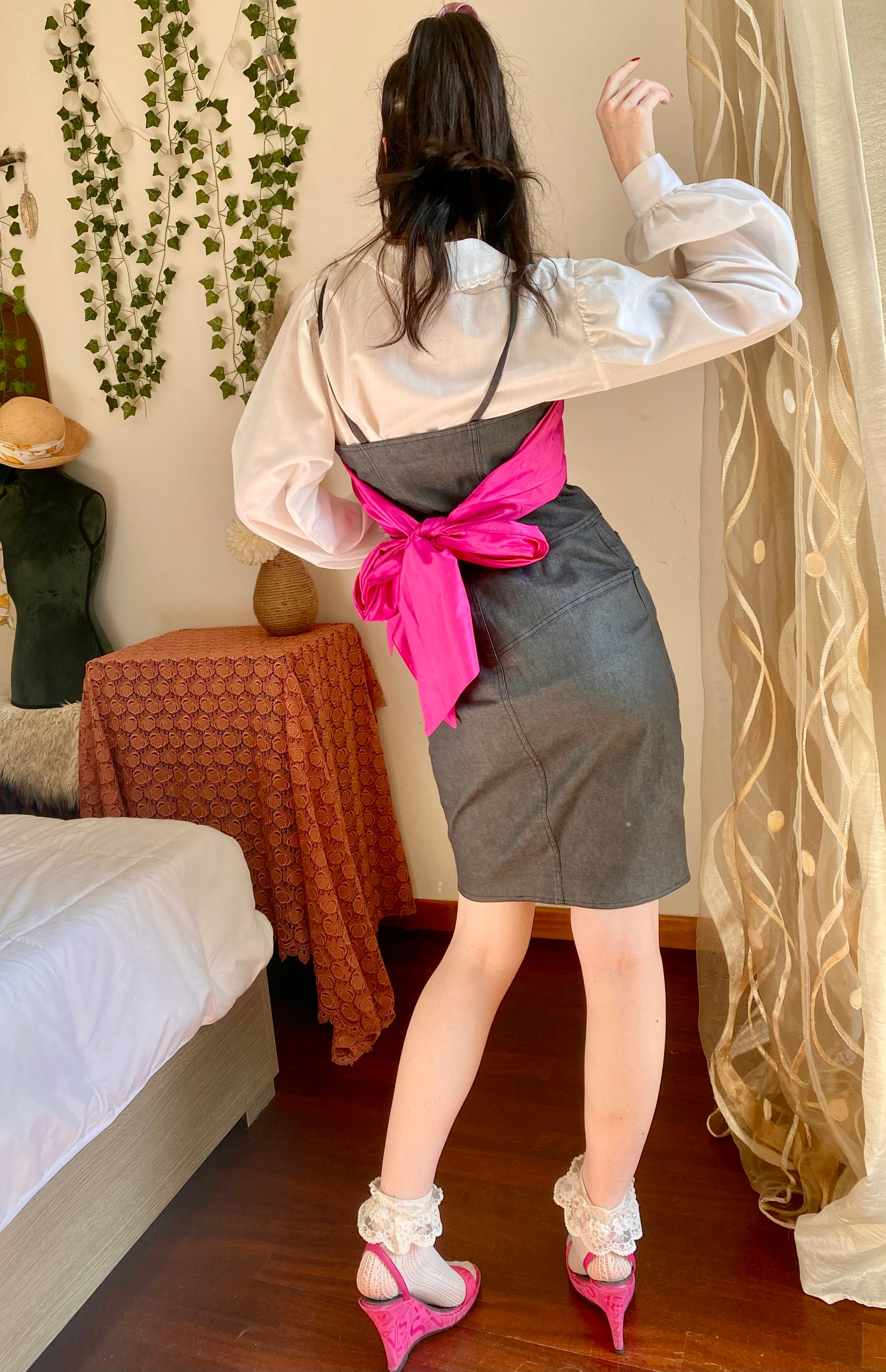 Mini abito Les Copains con maxi fiocco